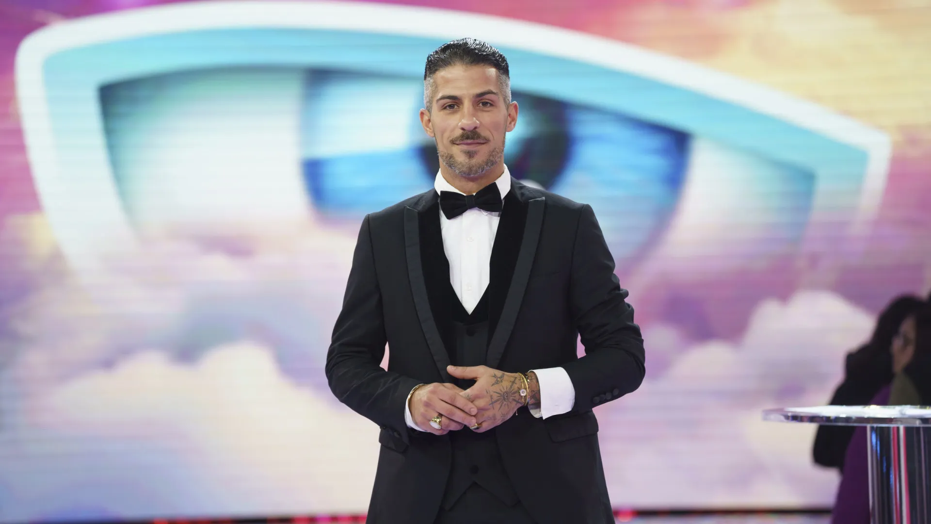 
                    Cláudio Alegre reage a críticas sobre orientação sexual. 