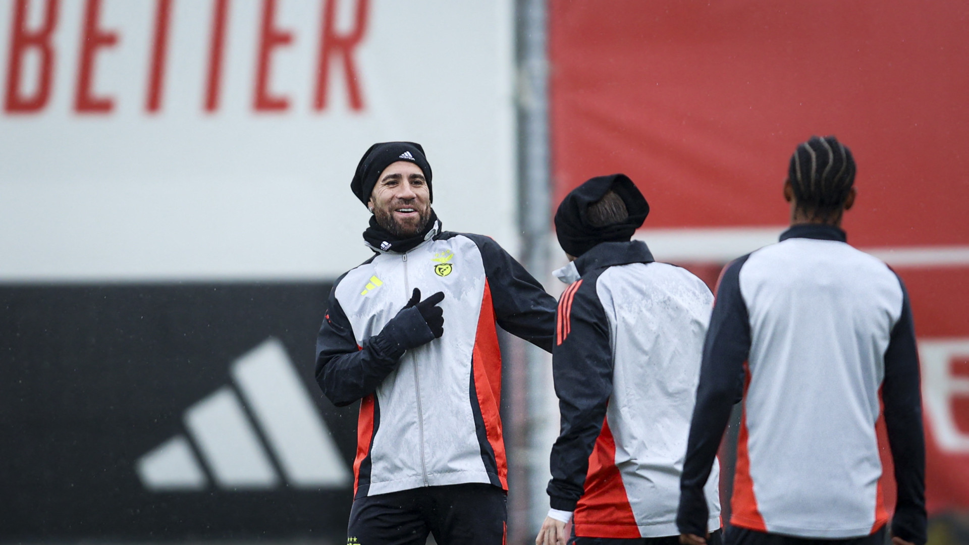 Muita animação no derradeiro treino do Benfica antes do duelo com o Barça