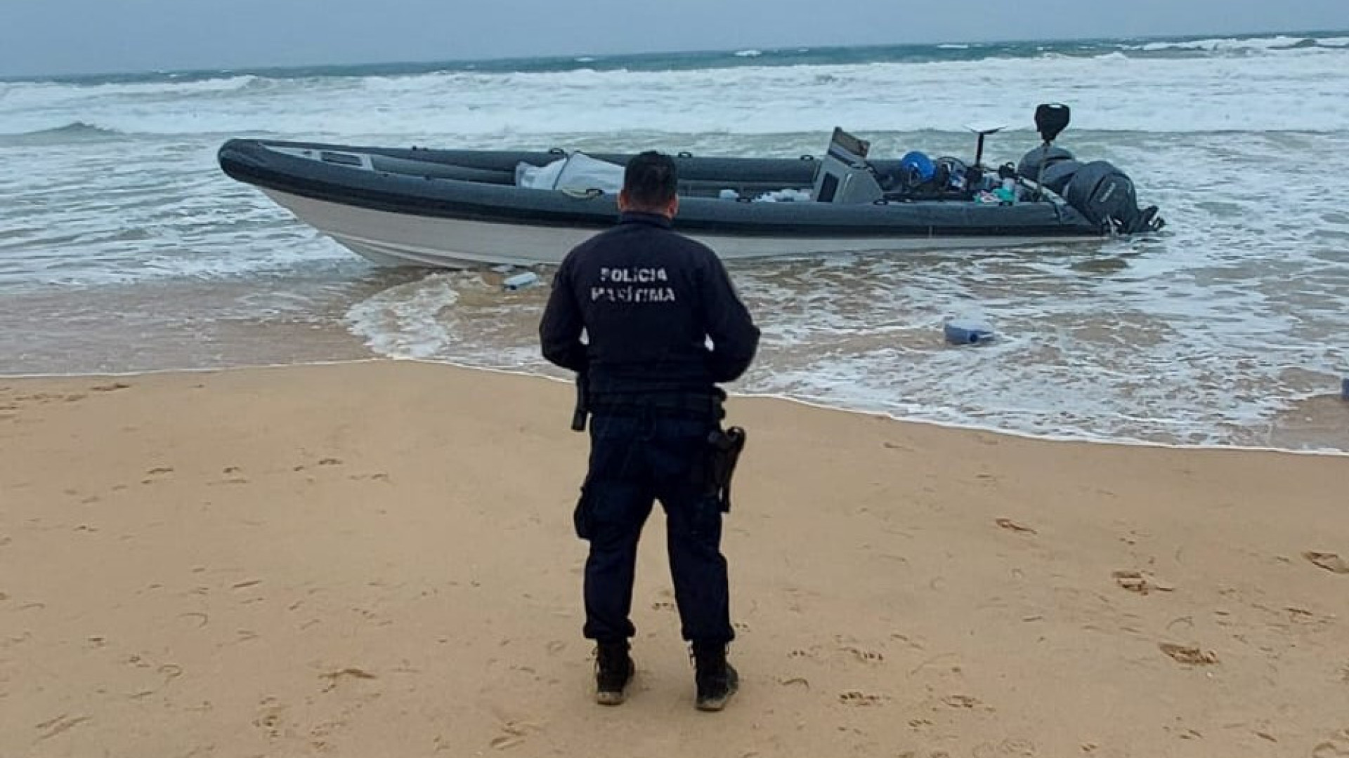 Polícia Marítima apreende embarcação 