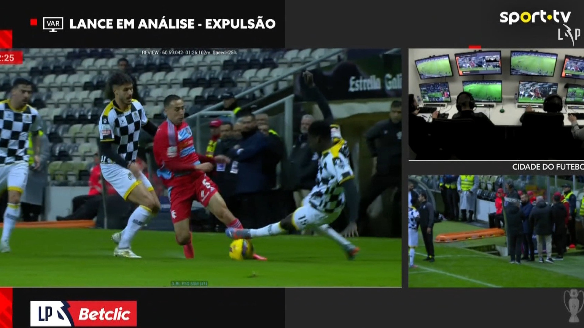 Nem aguentou três minutos. Jogador do Boavista expulso após esta entrada