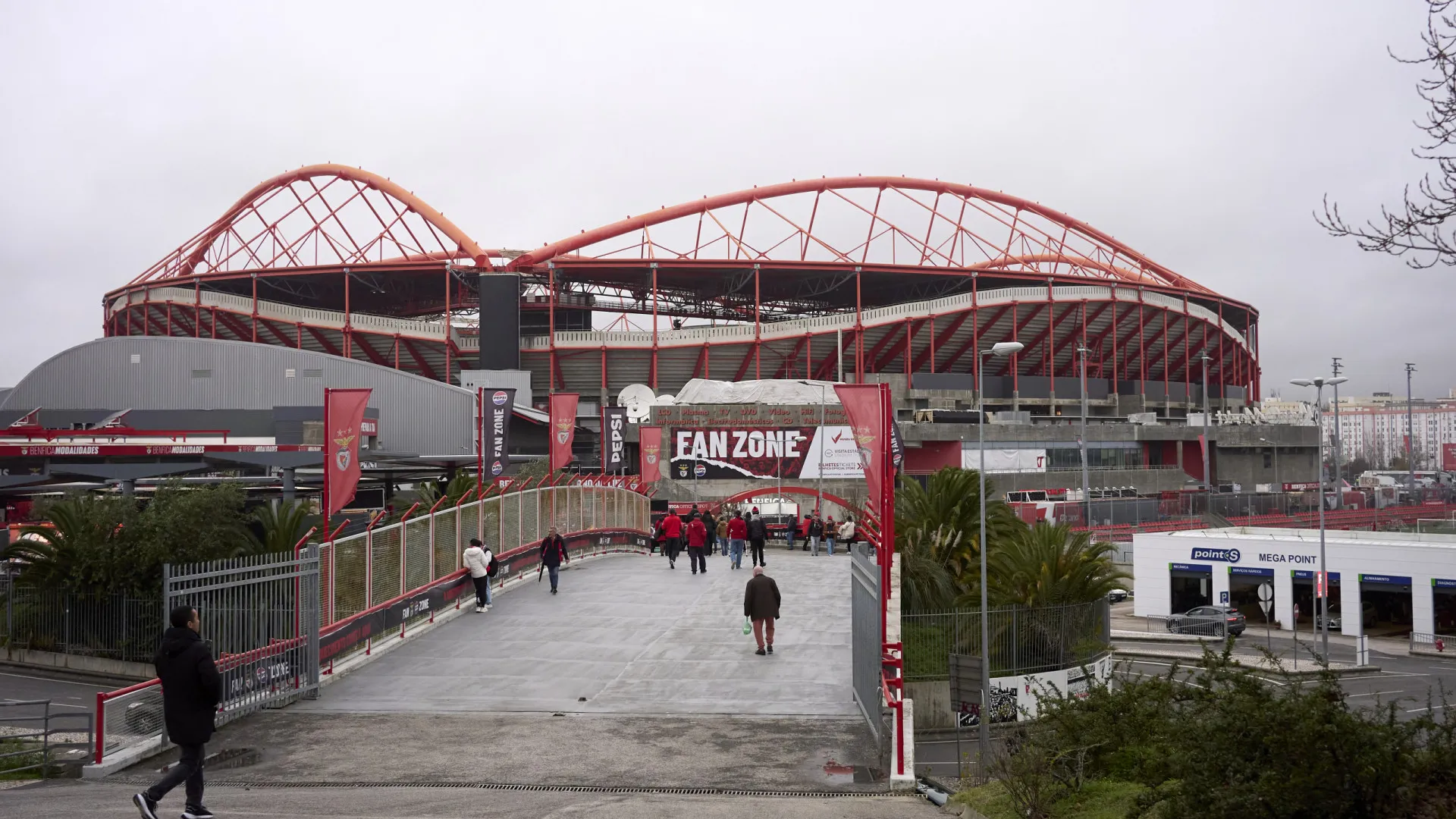Benfica reage às "declarações falsas" de André Villas-Boas