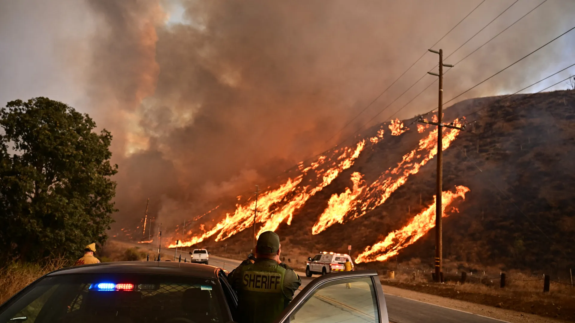 Novos incêndios voltam a atingir Los Angeles; 31 mil pessoas evacuadas