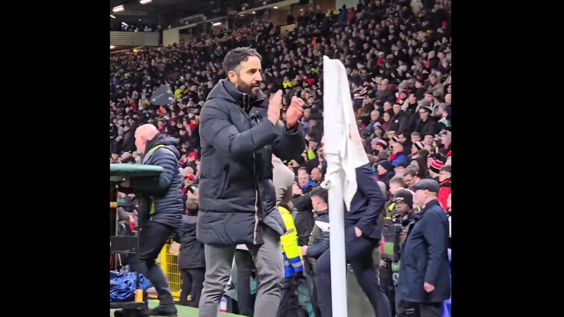 Manchester United sorriu nos descontos e Ruben Amorim celebrou assim