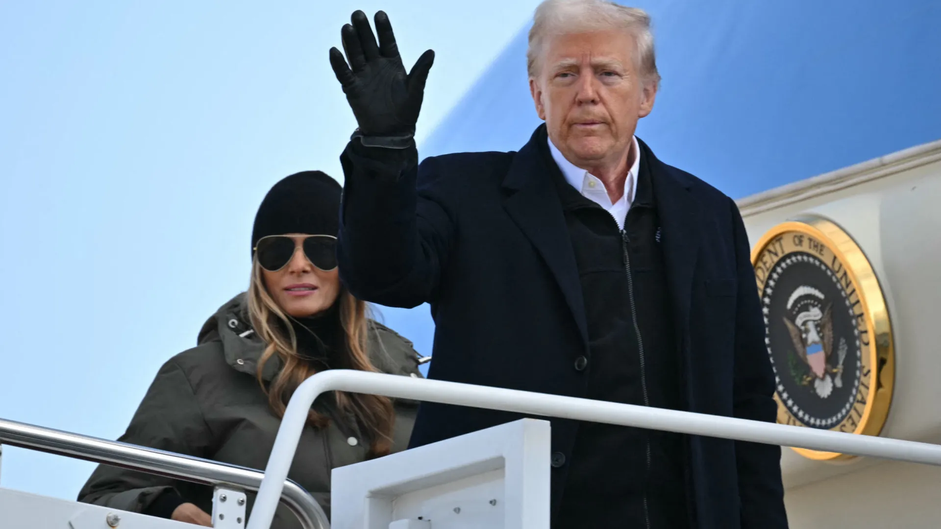 Trump faz 1.ª viagem para visitar vítimas de incêndios e furacão