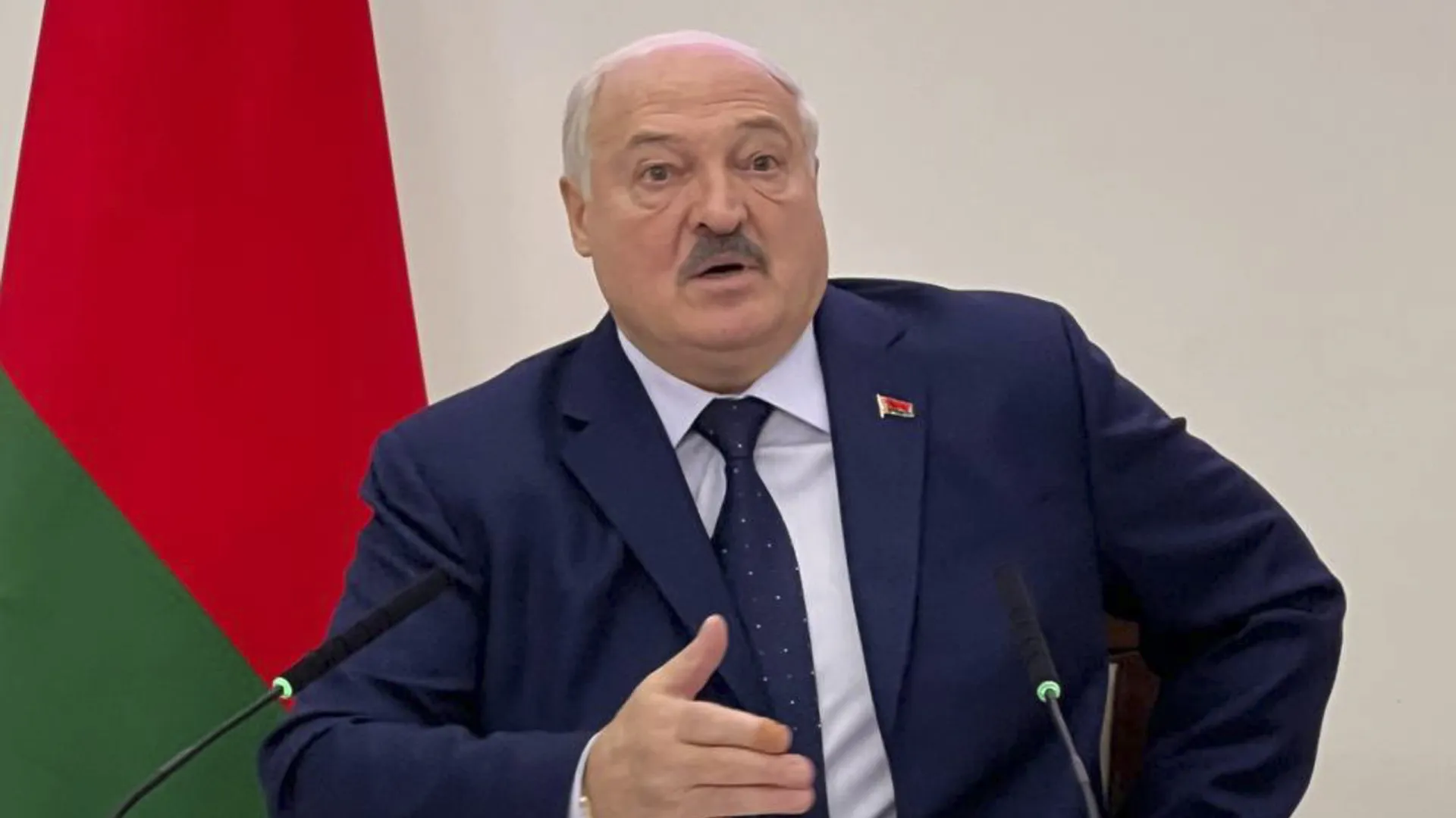 
                    Líder da Bielorrússia diz que quer participar no Conselho de Paz de Trump
                