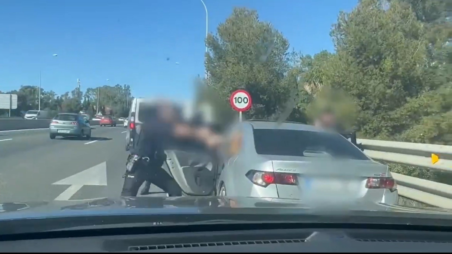 Homem raptado é resgatado em plena autoestrada em Espanha. Eis o vídeo