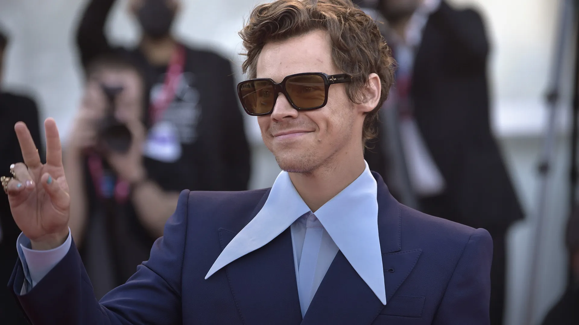 
                    É fã de Harry Styles? Cantor lança nova música ainda esta semana
                
