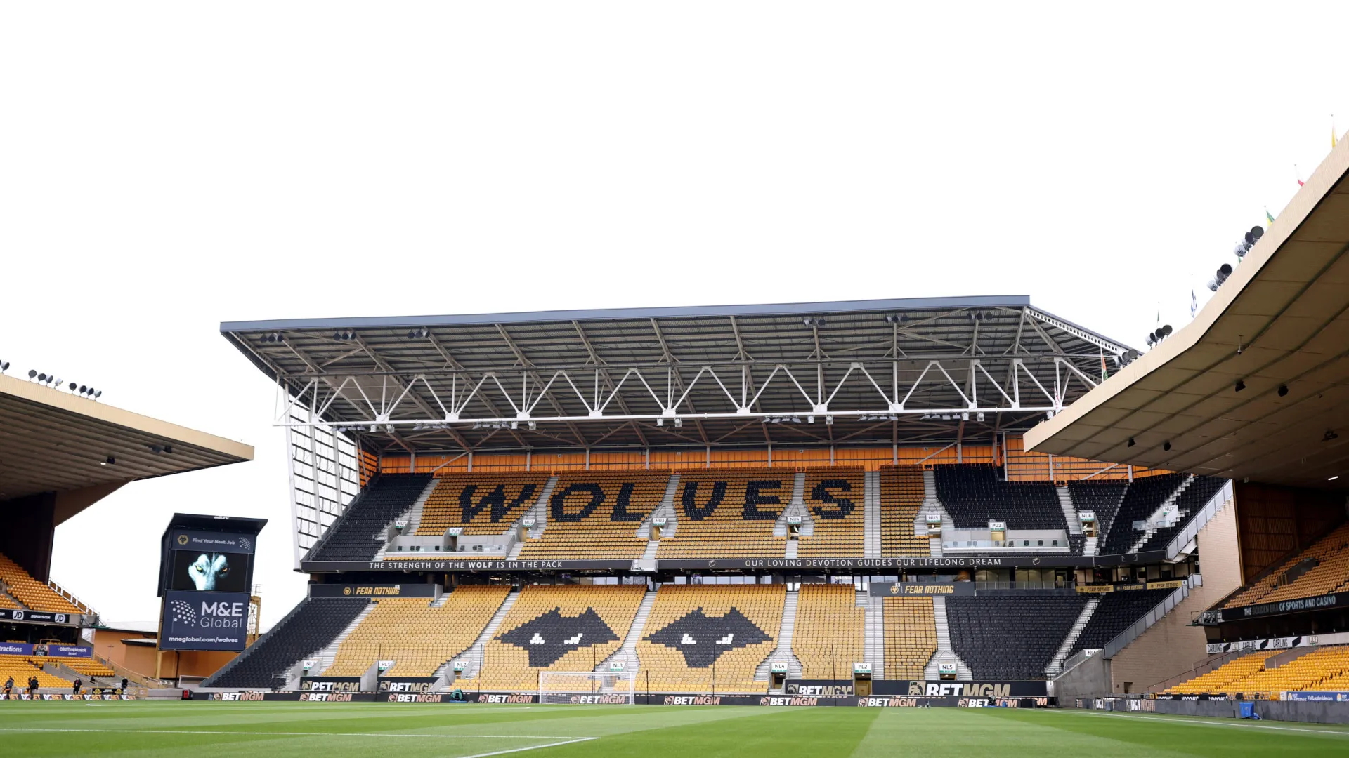 
                    EM DIRETO: Wolverhampton-Newcastle abre domingo de Premier League
                