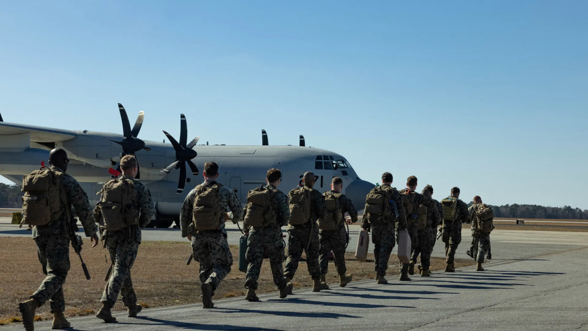 
                    Centenas de militares norte-americanos retirados de Chicago e Portland 
                