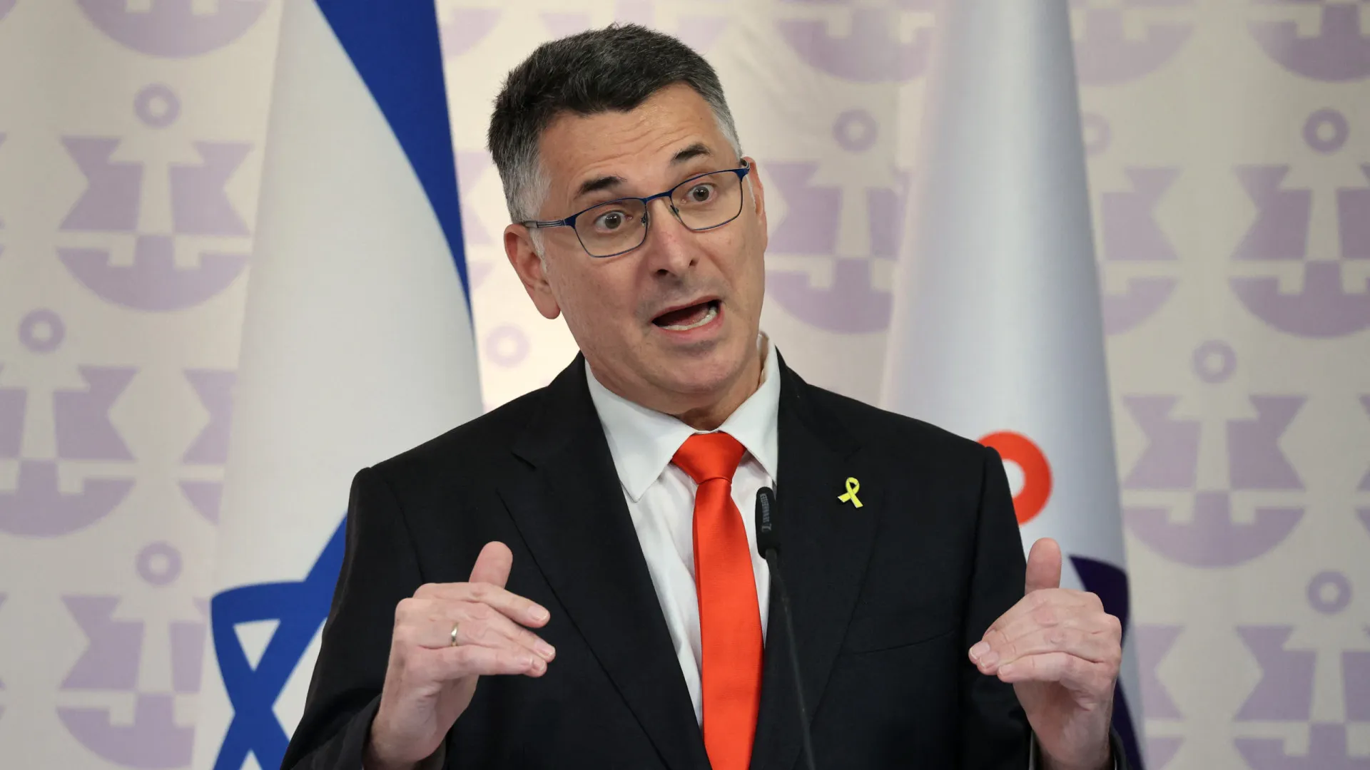 
                    Israel pede à comunidade internacional para cortar relações com Teerão
                