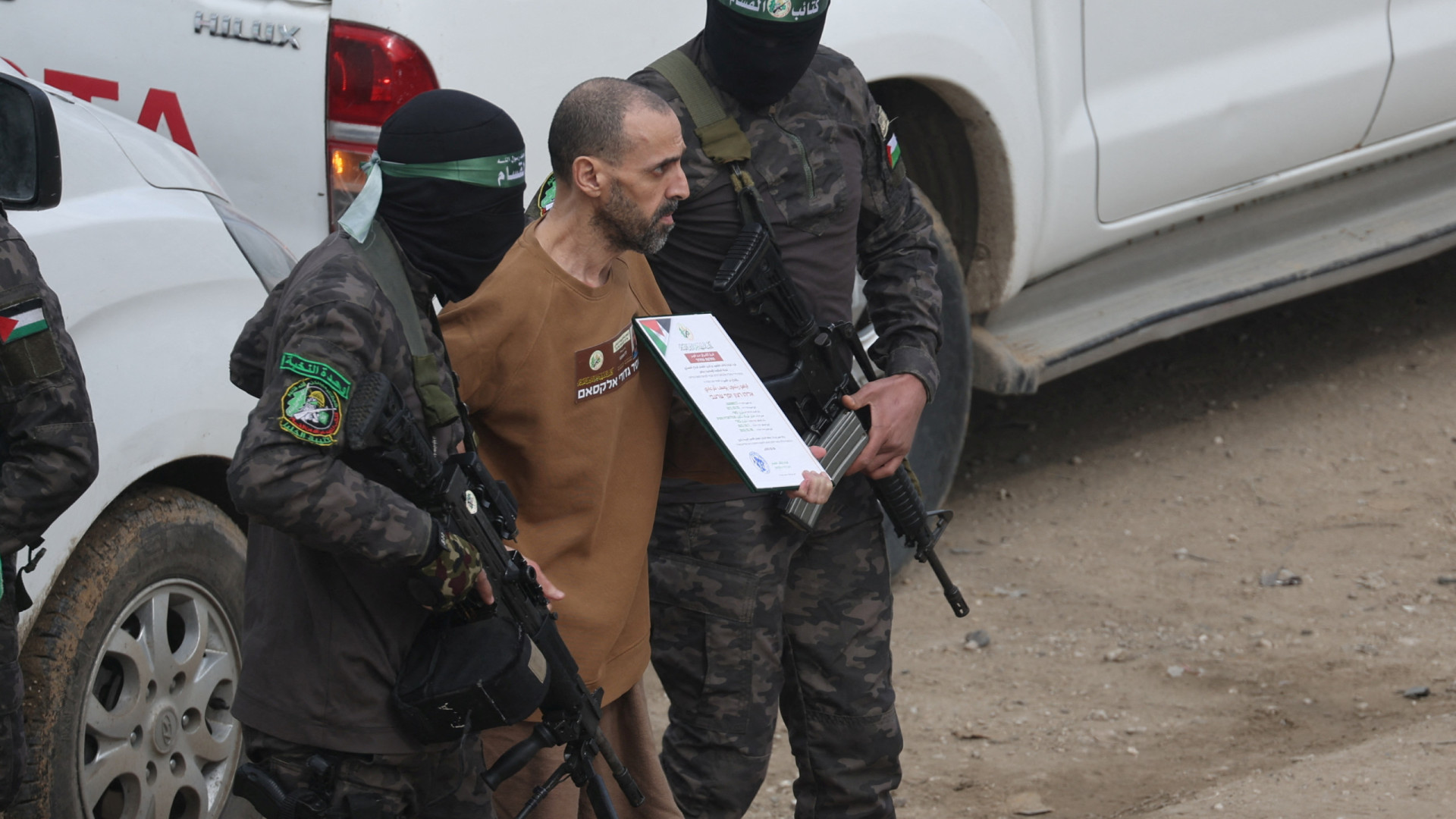 Hamas divulga vídeo com dois reféns a verem libertação de outros três