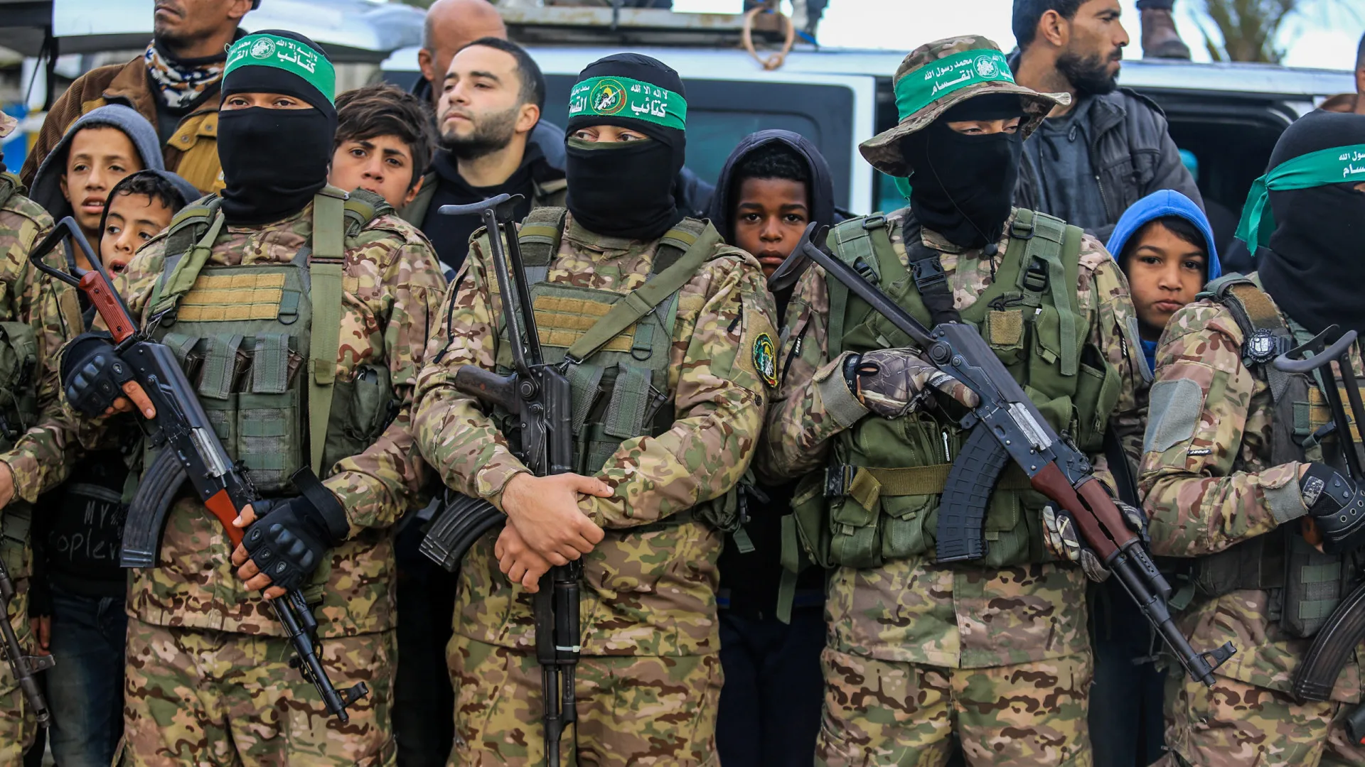 
                    Hamas executa alegados colaboradores de Israel e faz detenções em Gaza
                