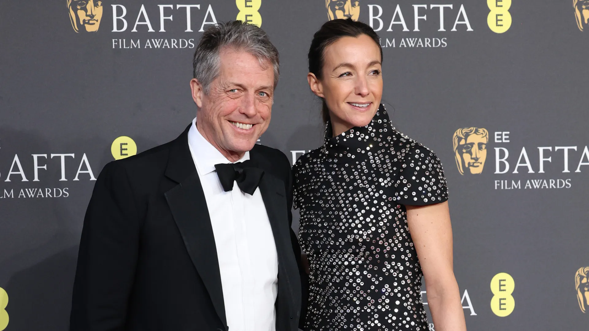 Hugh Grant e Anna Elisabet Eberstein na festa pós-BAFTA