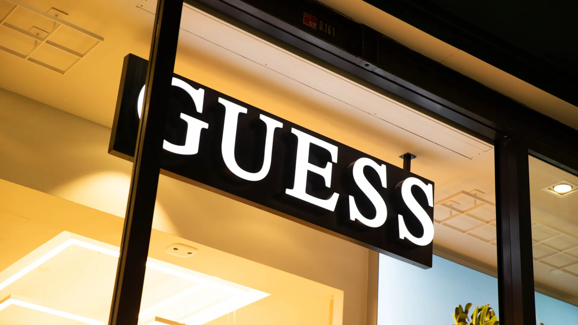 É fiel à Guess? Espreite a 'nova' loja da marca em Lisboa