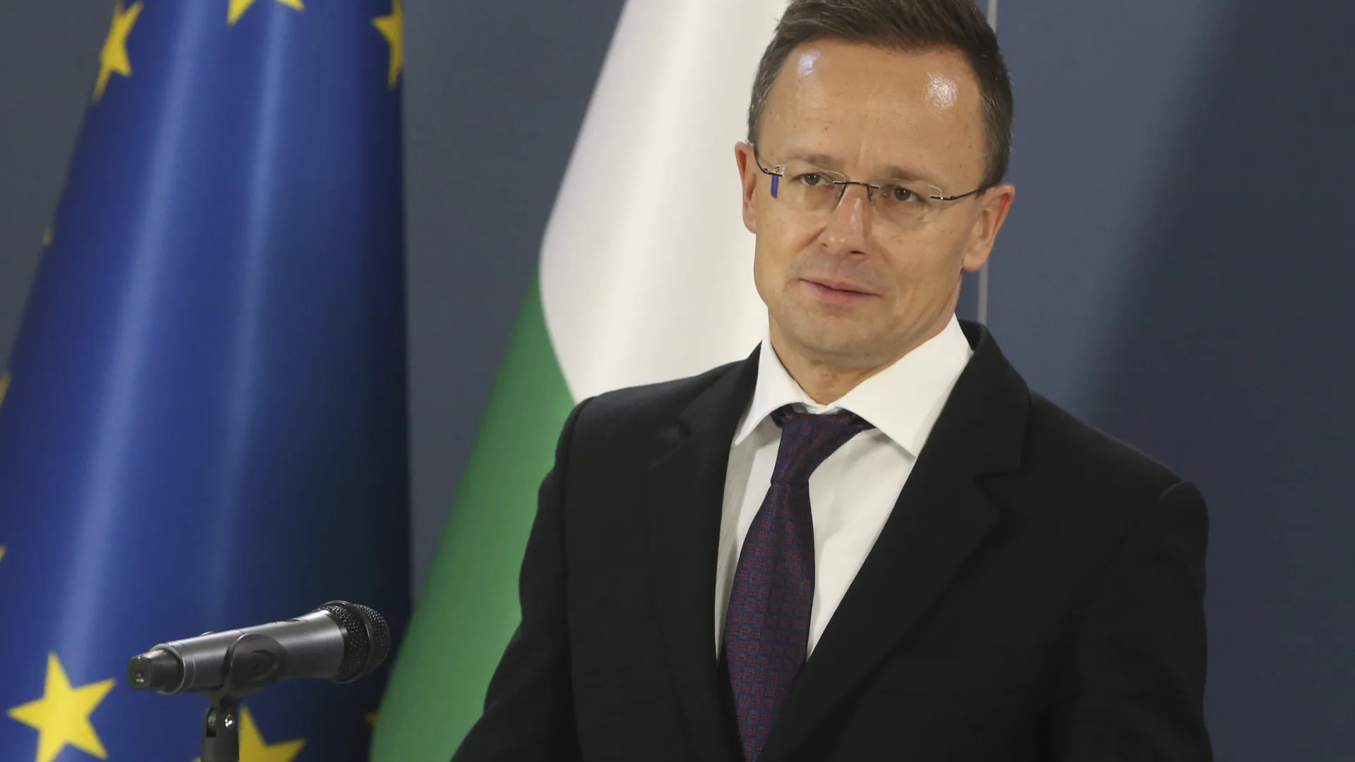 
                    Hungria pede à Croácia transporte de petróleo russo
                