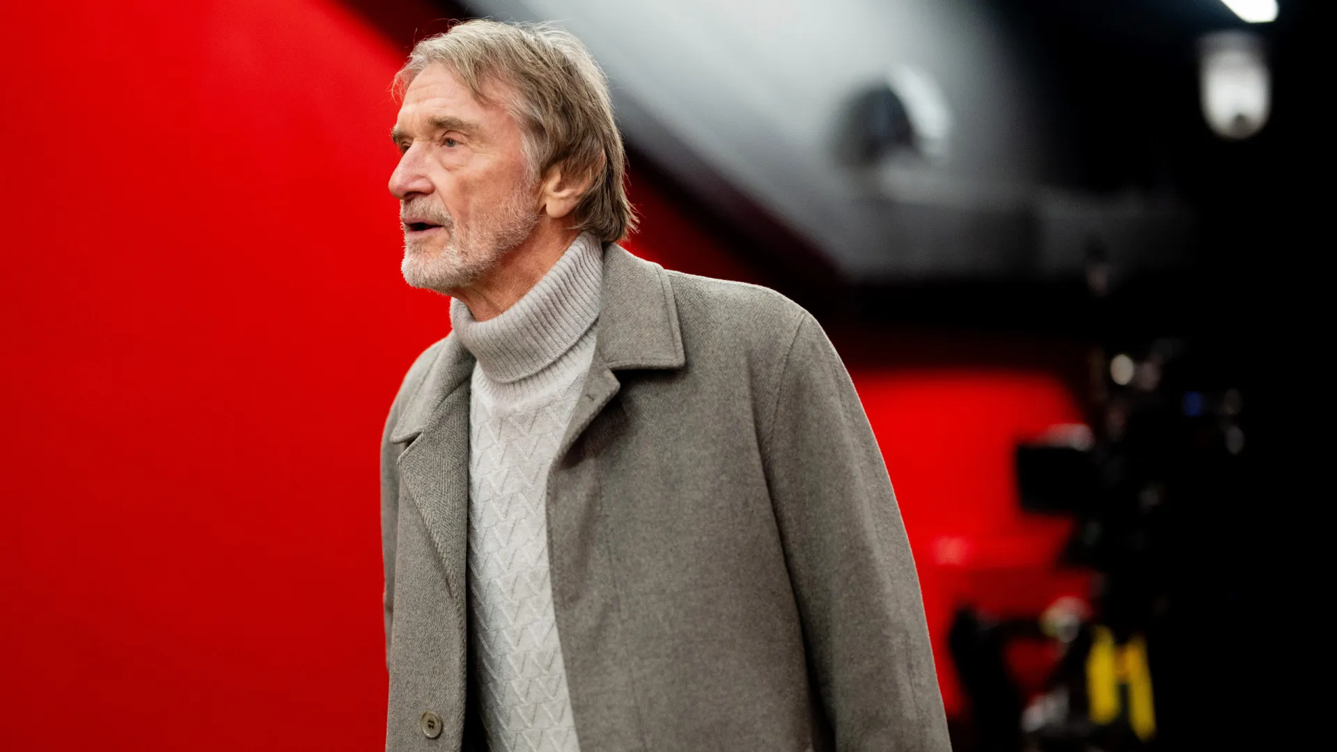 
                    Jim Ratcliffe sem sanção após comentários sobre imigração
                