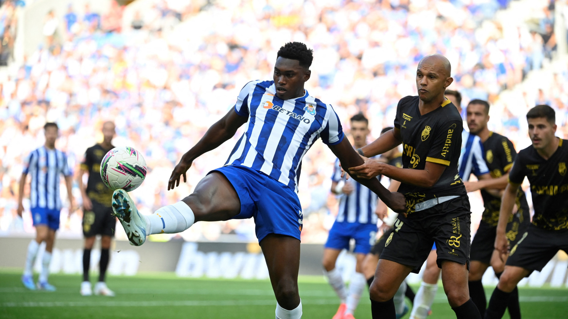 Liga inglesa aperta o cerco a craque do FC Porto e clubes preparam leilão