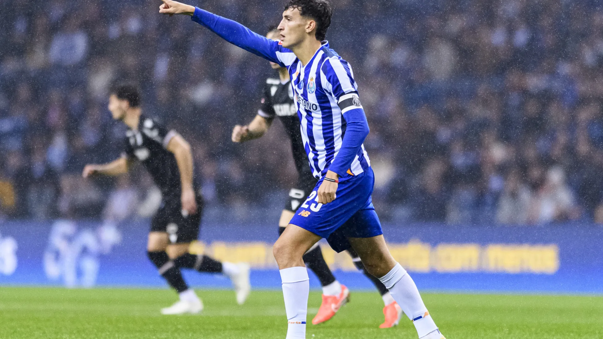 
                    Médio do FC Porto já está no Brasil para reforçar o Atlético Mineiro
                