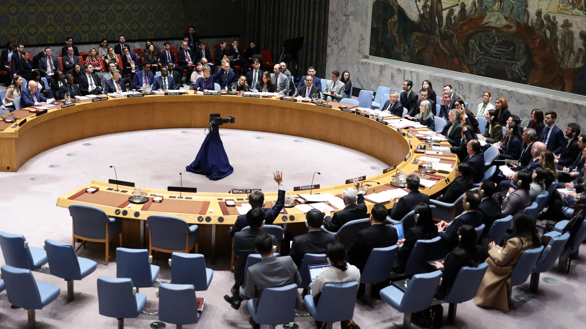 
                    EUA ausentes de declaração de apoio a relatório que confirma fome em Gaza
                