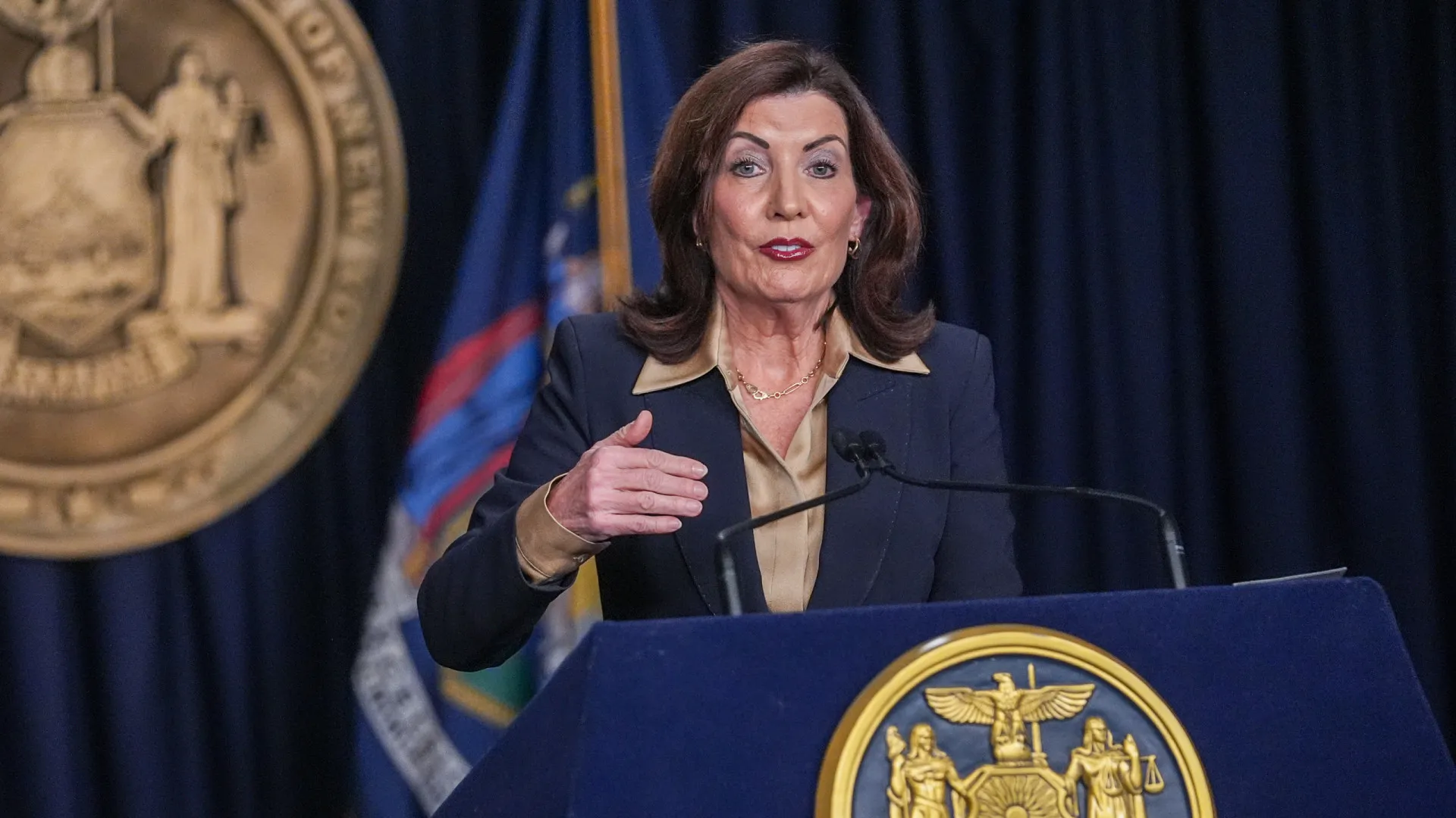 
                    Governadora de Nova Iorque escolhe nova aliada após vice lançar candidatura
                