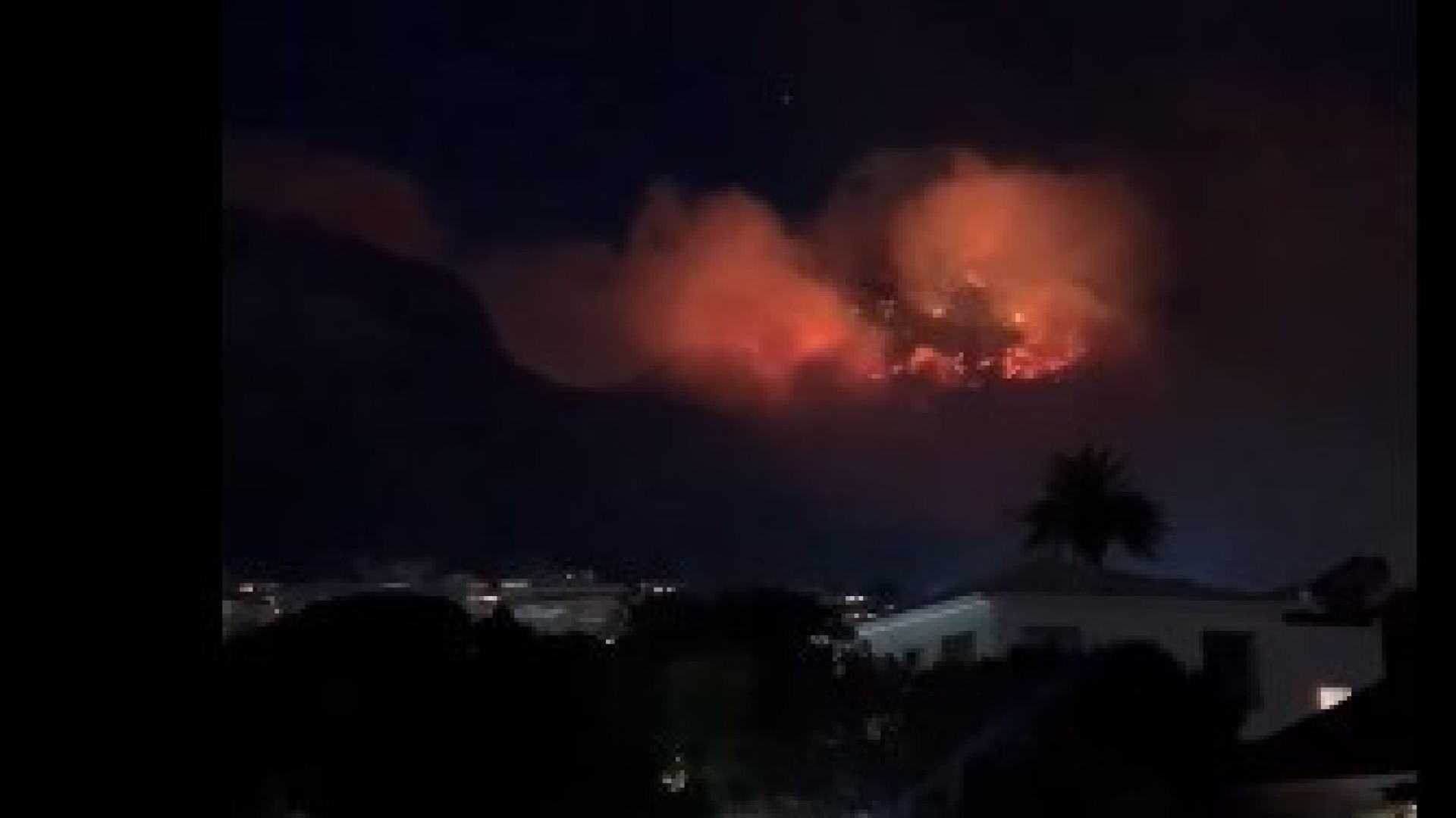 Vídeo. Bombeiros combatem incêndio numa montanha perto da Cidade do Cabo