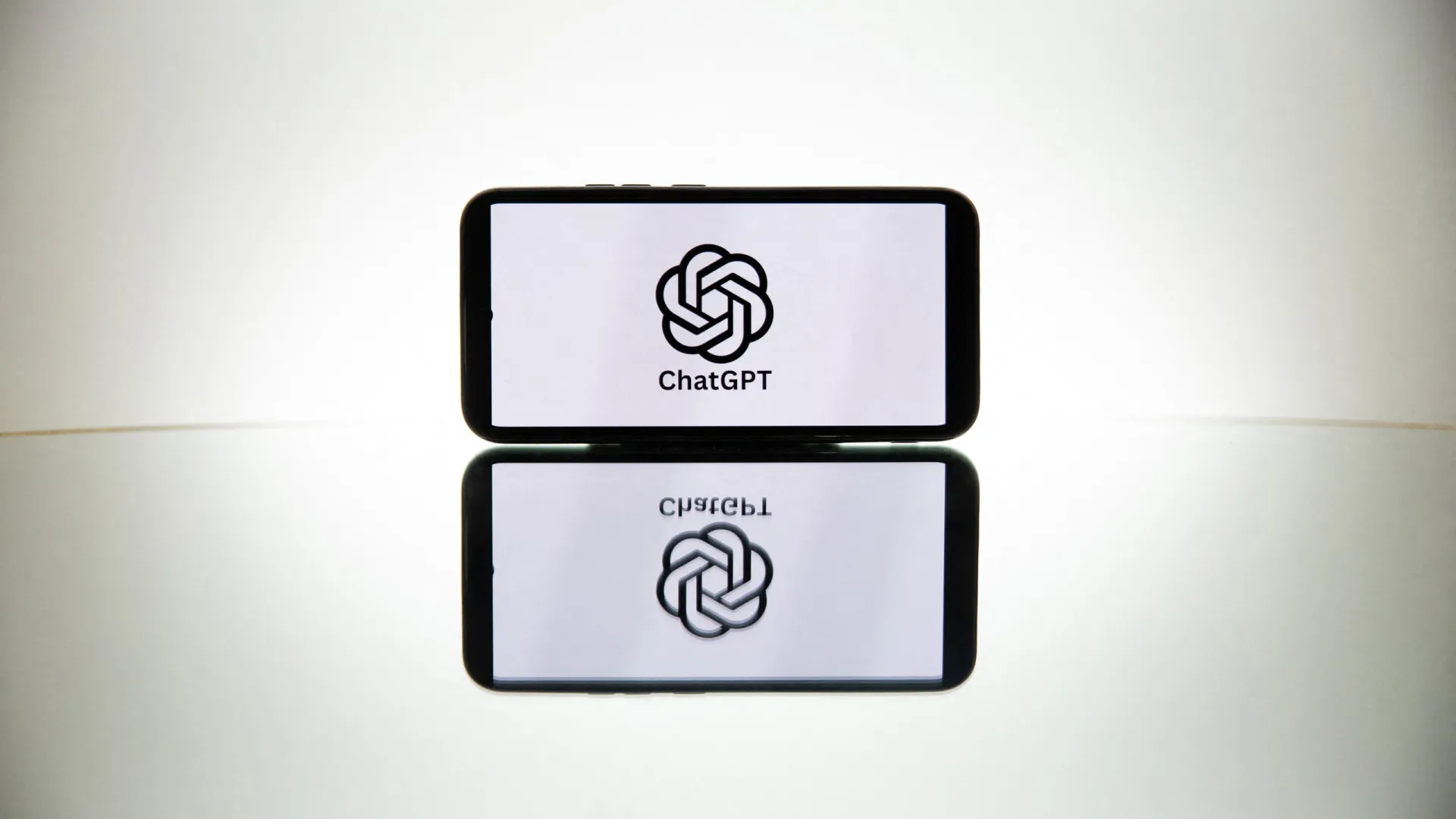 
                    Petição com 22 mil assinaturas quer salvar um modelo de IA do ChatGPT
                