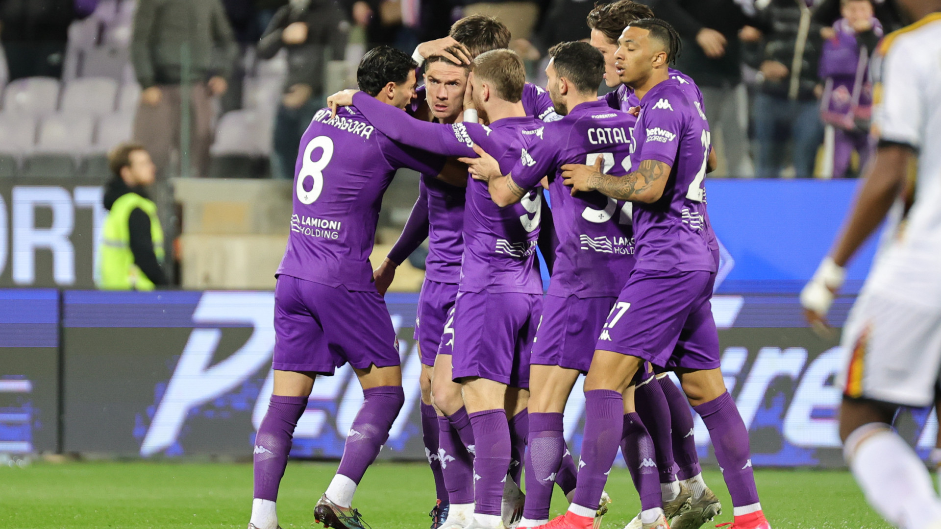 Fiorentina bate Lecce e salta provisoriamente para zona europeia