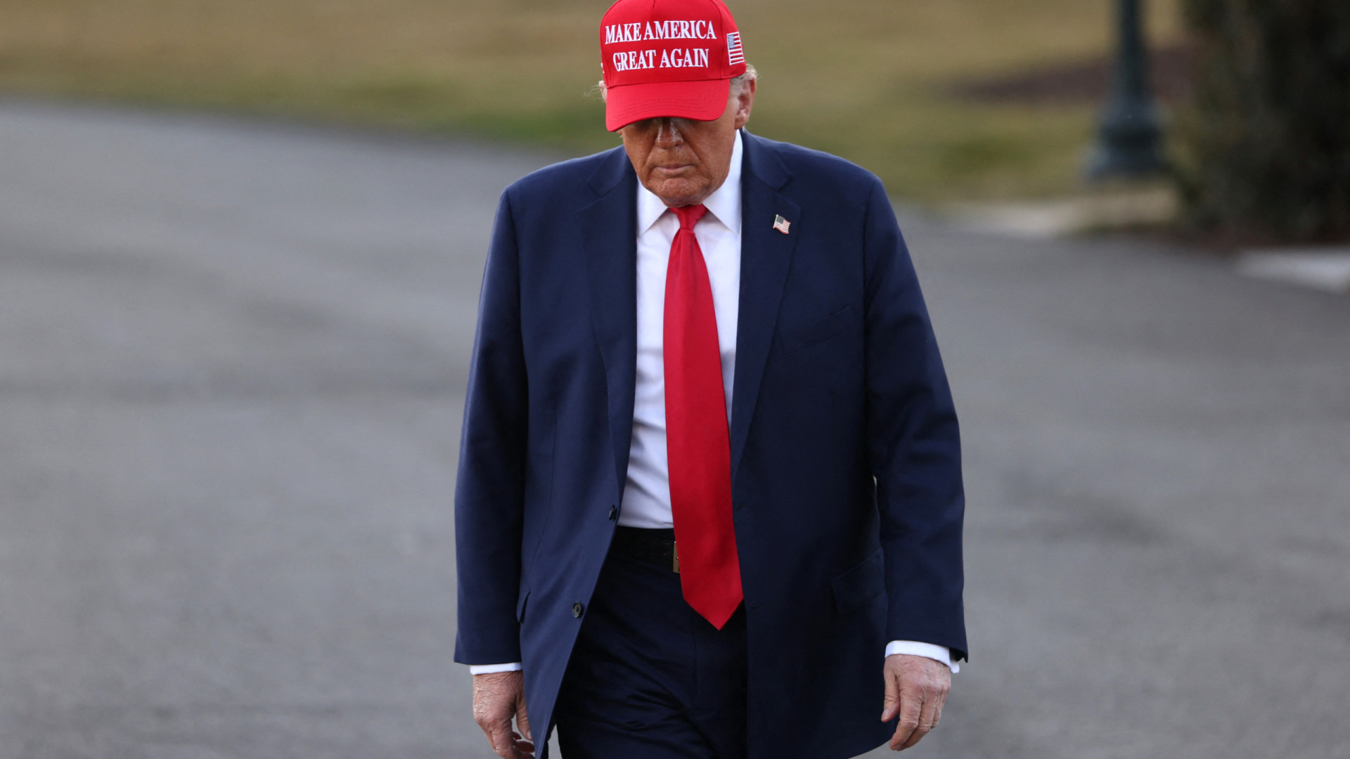 Trump acusa Zelensky de querer “continuar a lutar” e exige “cessar-fogo”