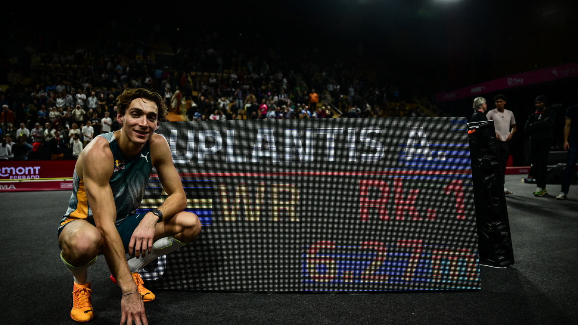 Ninguém o apanha: Duplantis fixa novo recorde mundial do salto com vara