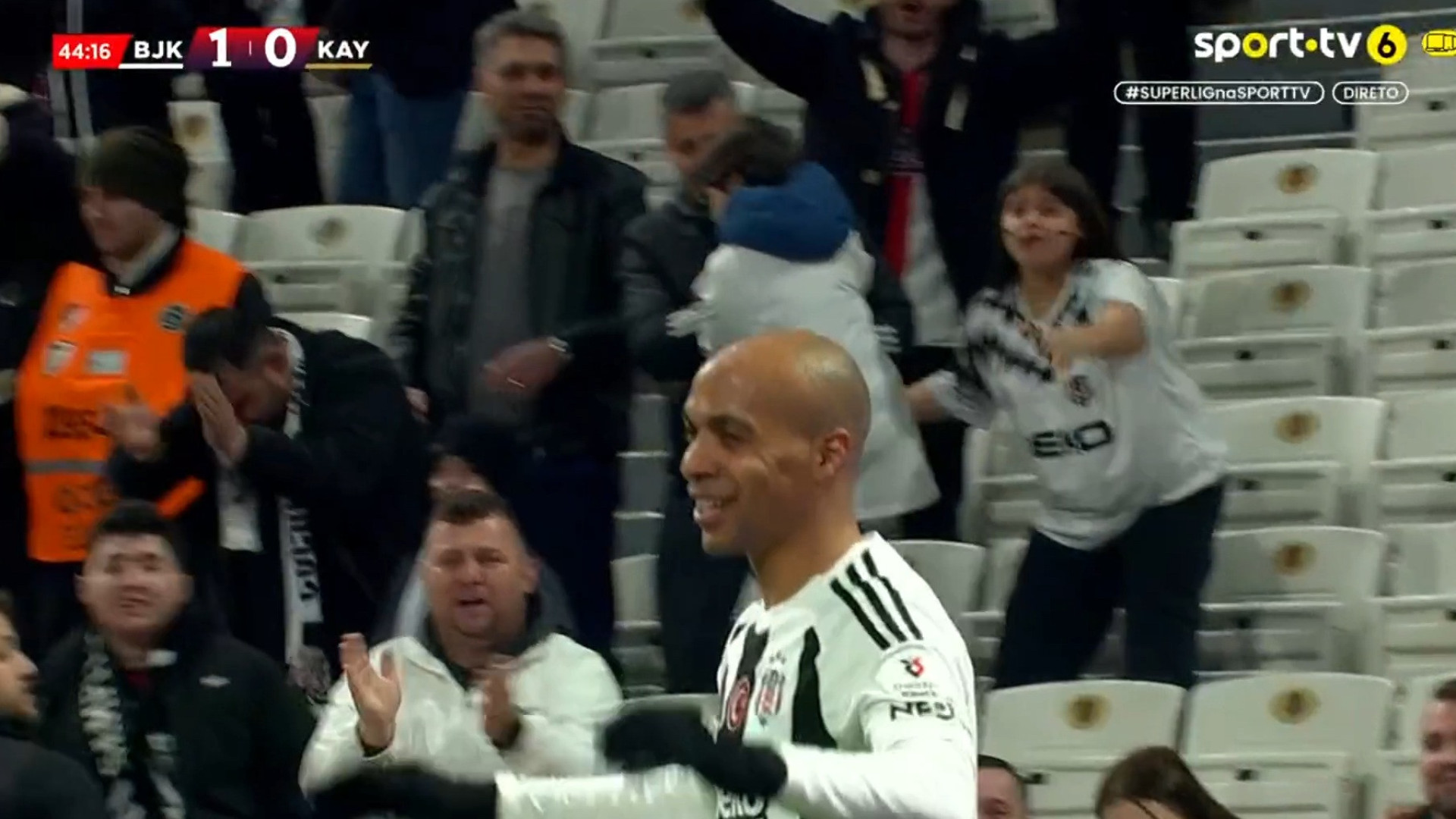 João Mário voltou aos golos na Turquia neste lance