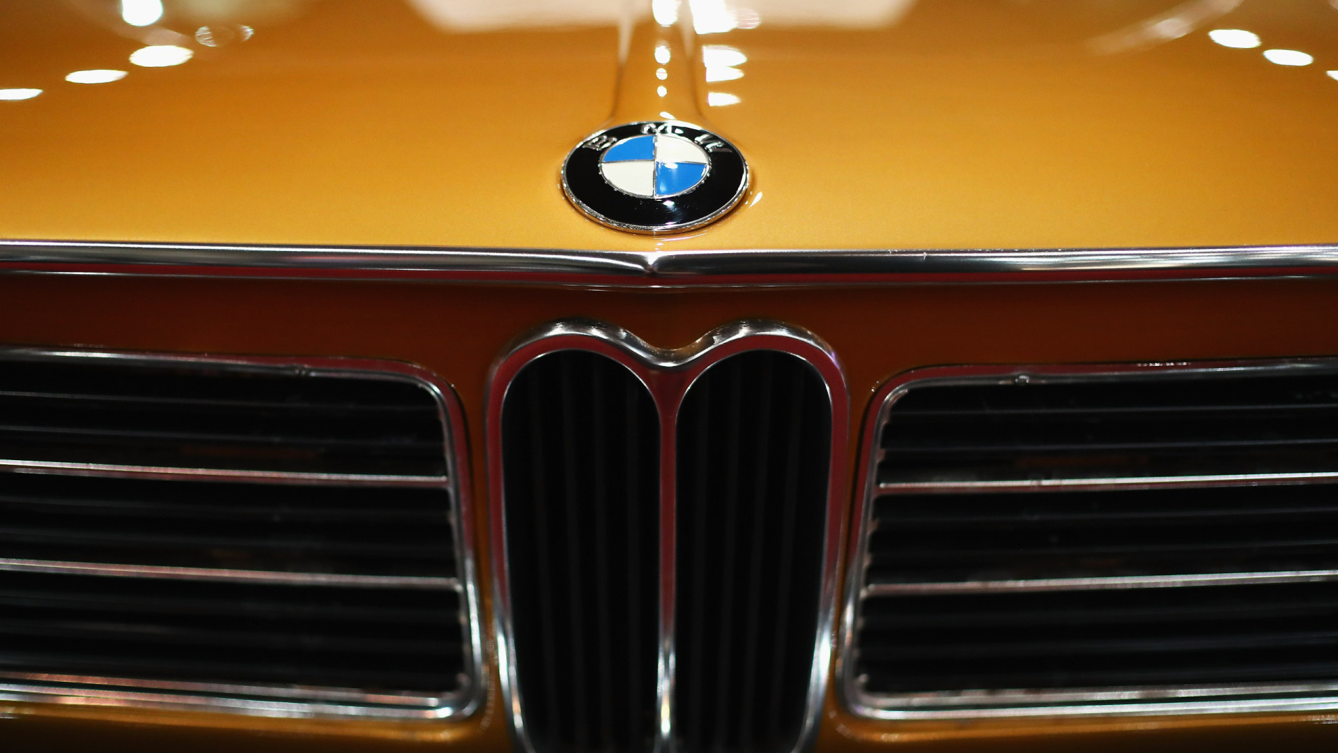 Todos os carros clássicos da BMW estão neste portal. São mais de 400