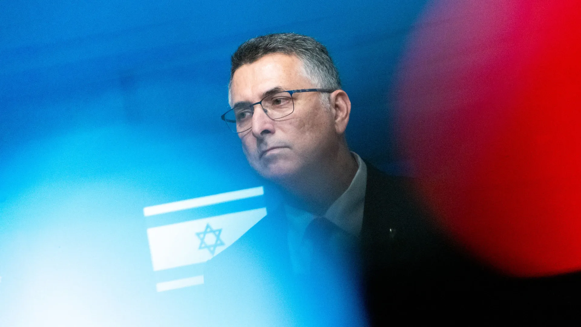 
                    Israel pede a Líbano que tome 