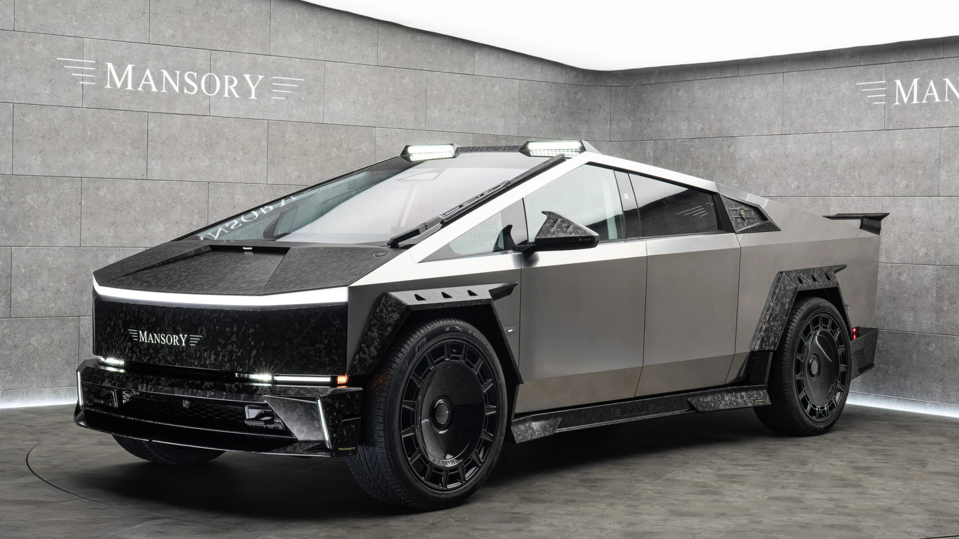 Mansory pega no Cybertruck e transforma-o neste ‘monstro’