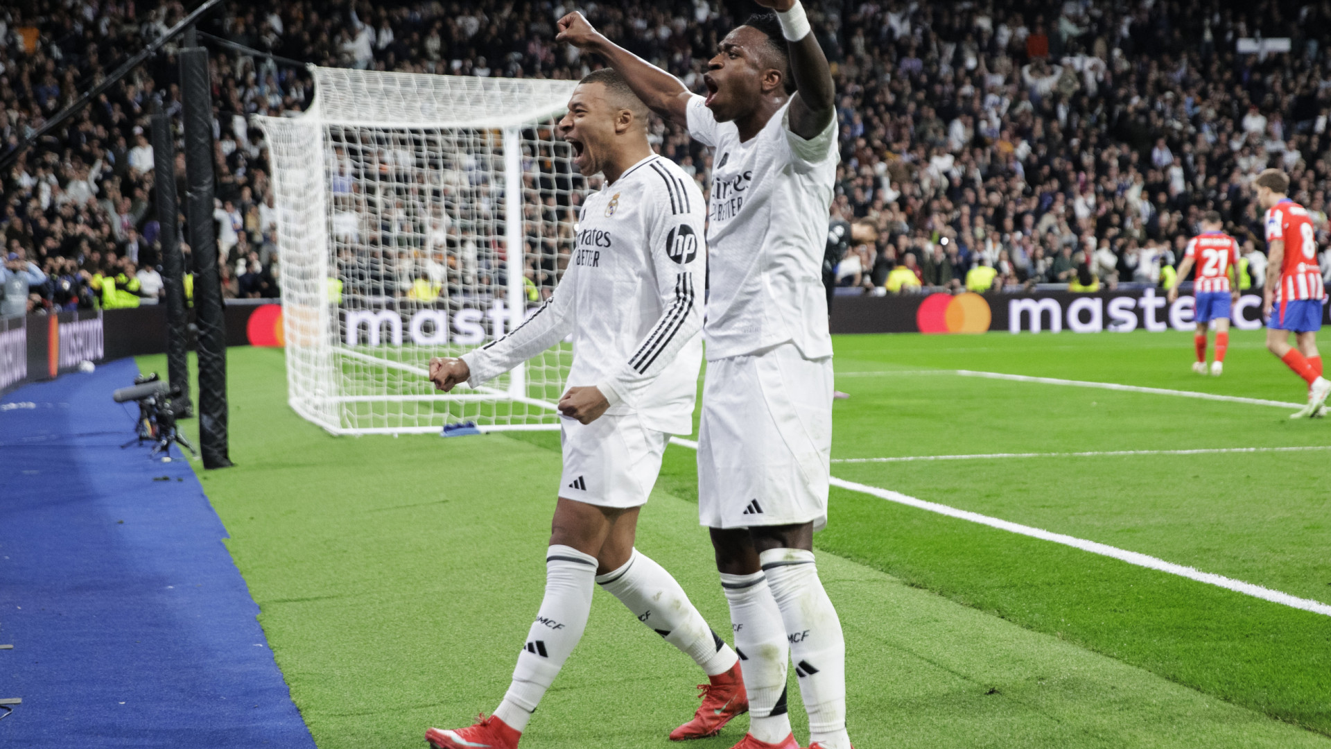 Vinícius Jr pede salário superior a Mbappé para renovar com o Real Madrid