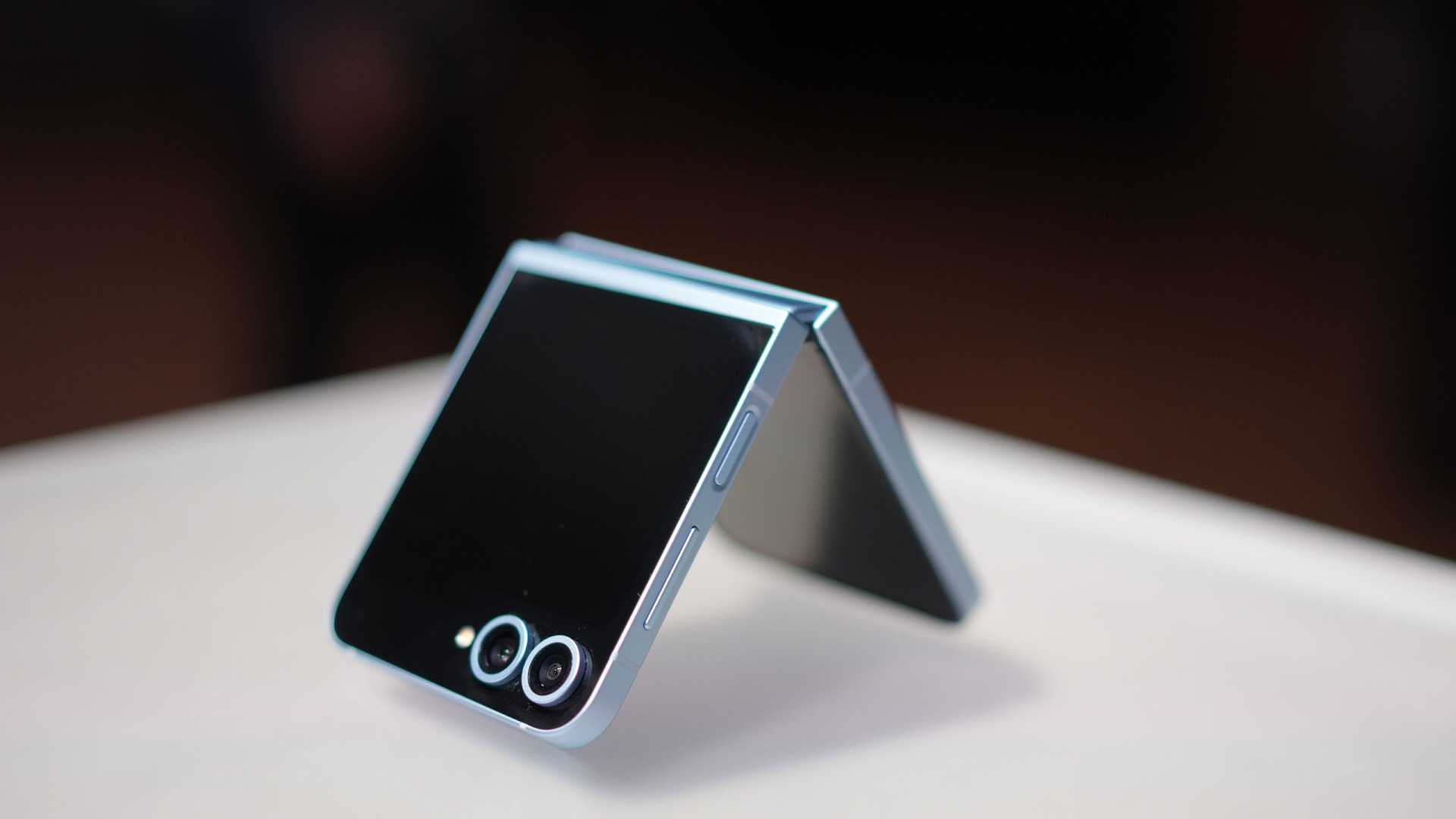 Samsung deve conseguir aumentar bateria do sucessor do Galaxy Z Flip 6