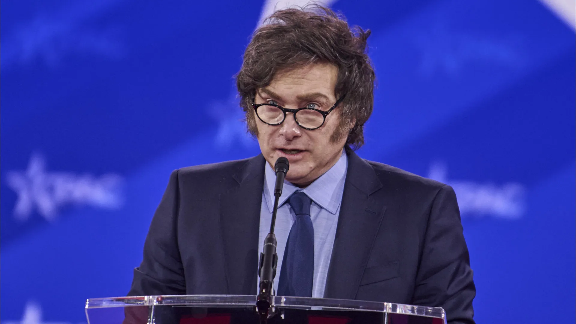 
                    Presidente da Argentina agarra-se a 