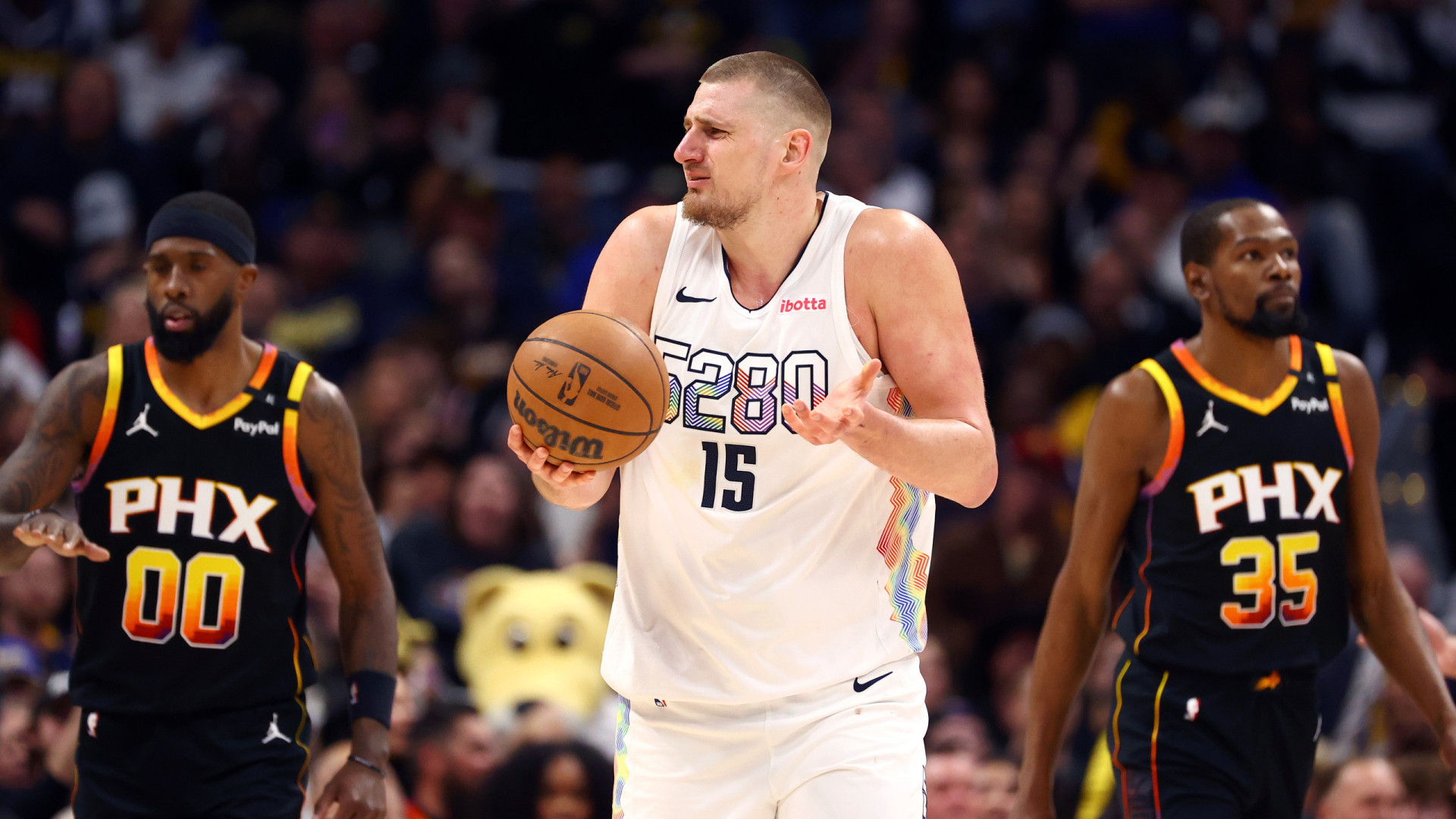 Nikola Jokic 'salva' Nuggets com registo nunca antes visto na NBA