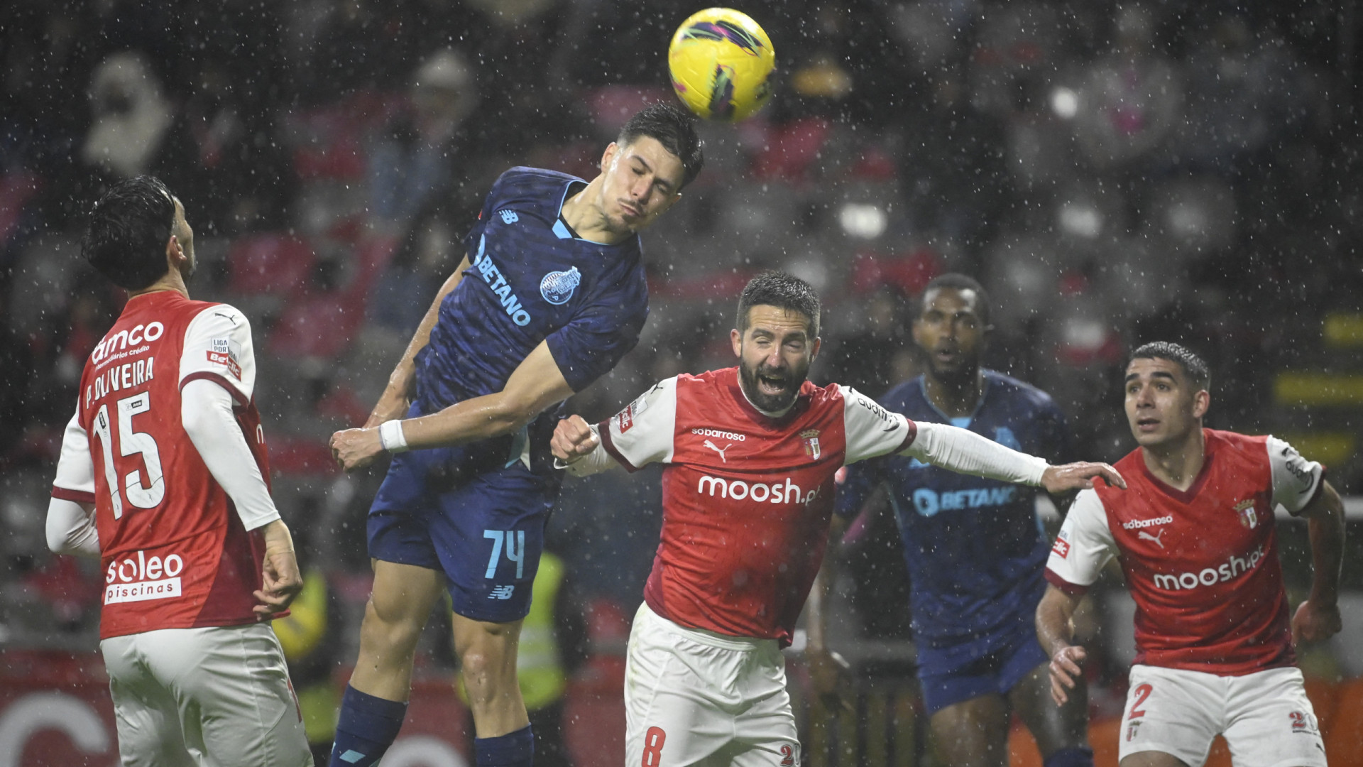 FC Porto deixa-se apanhar no pódio e vê Sporting e Benfica a fugir