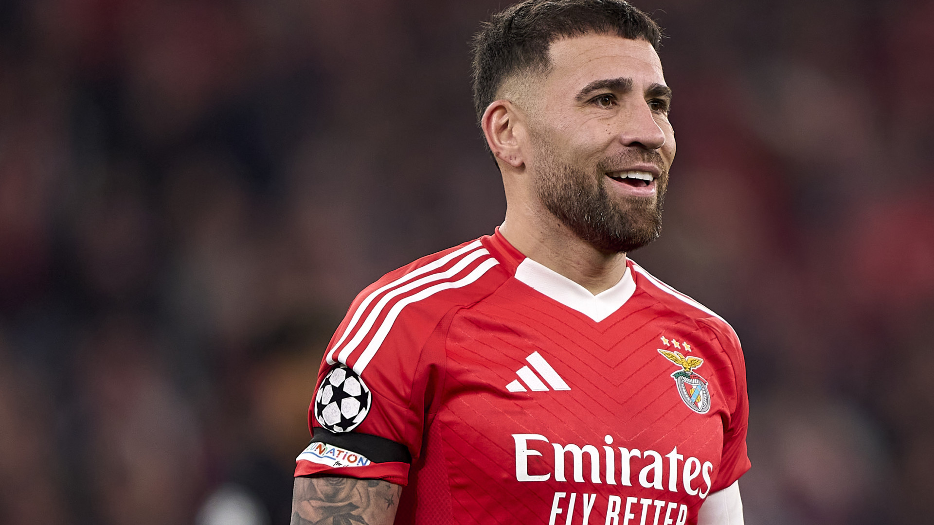 Nicolás Otamendi recebeu prémio no Benfica e já reagiu... à distância