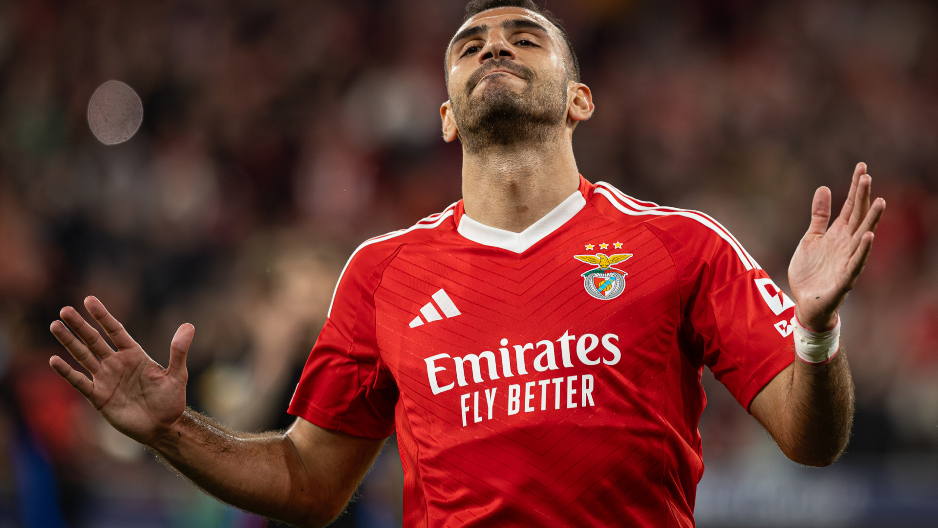 Pavlidis bate concorrência e arrecada novo prémio para Benfica na I Liga