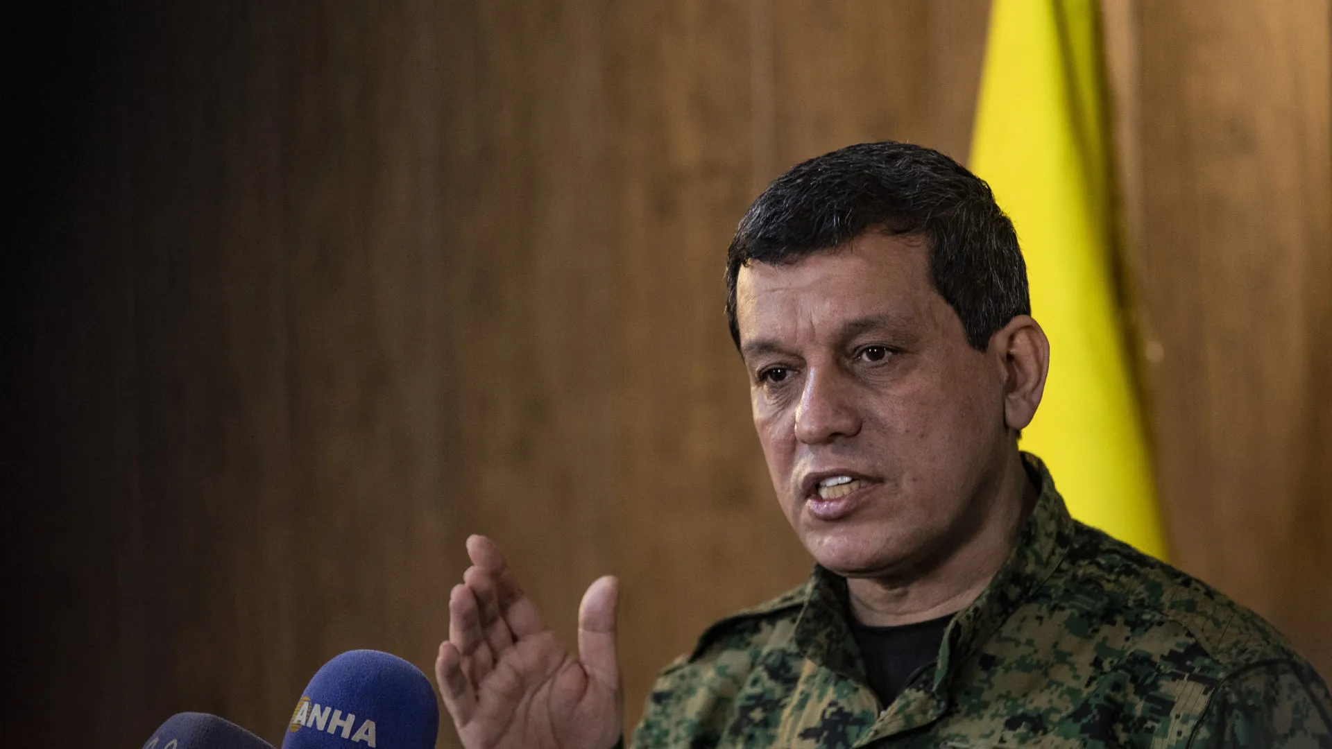 
                    Líder dos curdos sírios garante esforços para integrar minoria nas instituições
                