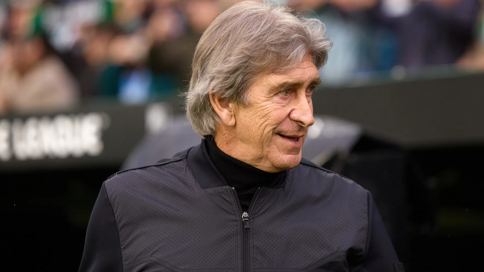 
                    Oficial: Treinador chileno Manuel Pellegrini renova com o Real Betis
                