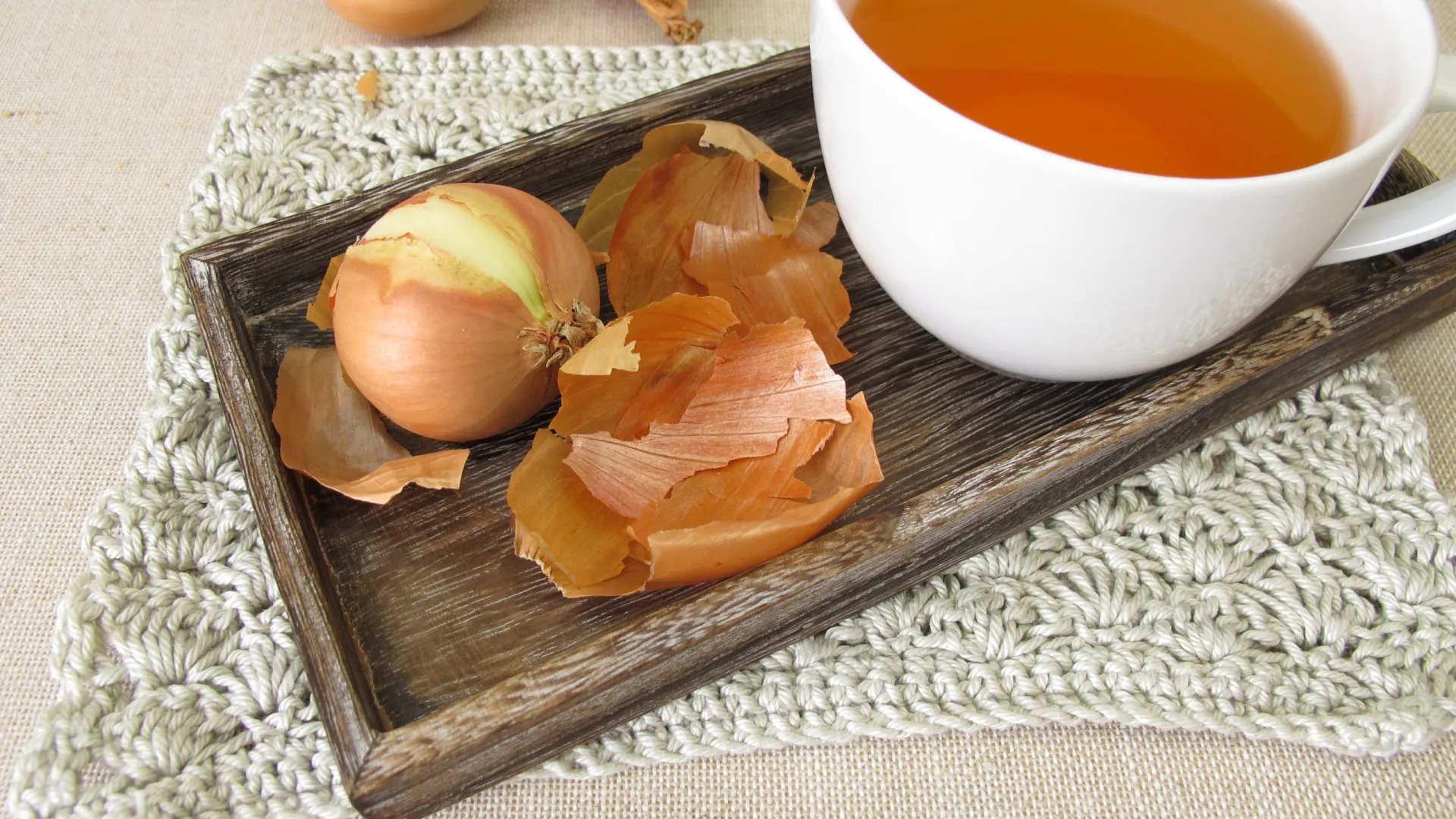 
                    Investigadores criam bioplástico com cascas de cebola
                