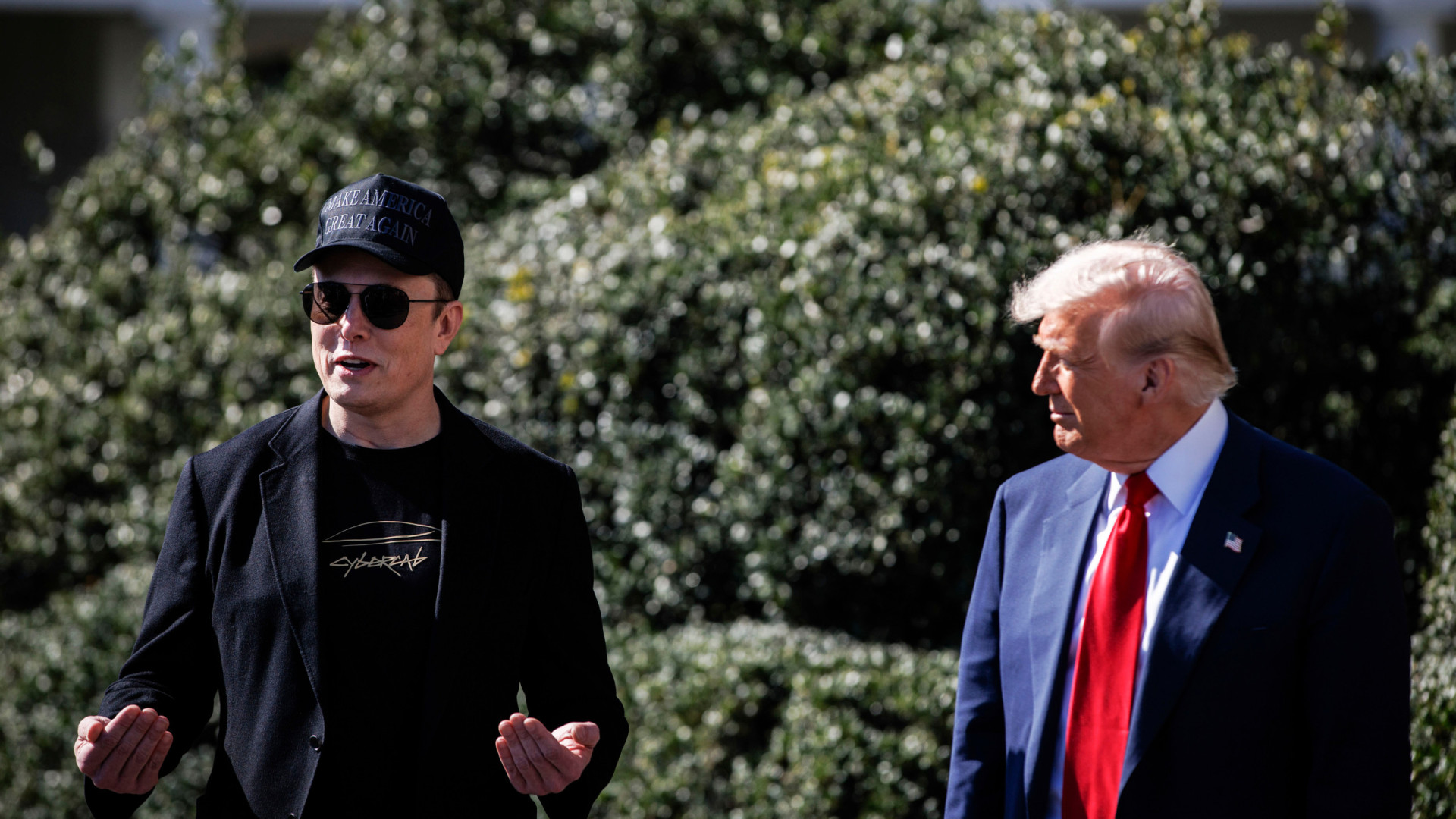 Musk recebe apoio de Trump e promete duplicar produção da Tesla