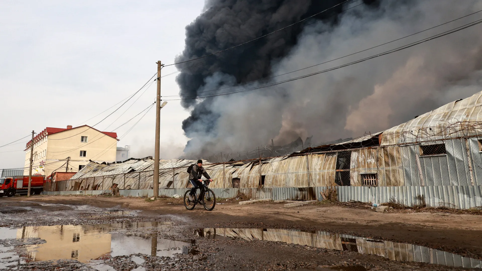 
                    Ucrânia: EUA mantêm exigência de cedência total de território à Rússia
                