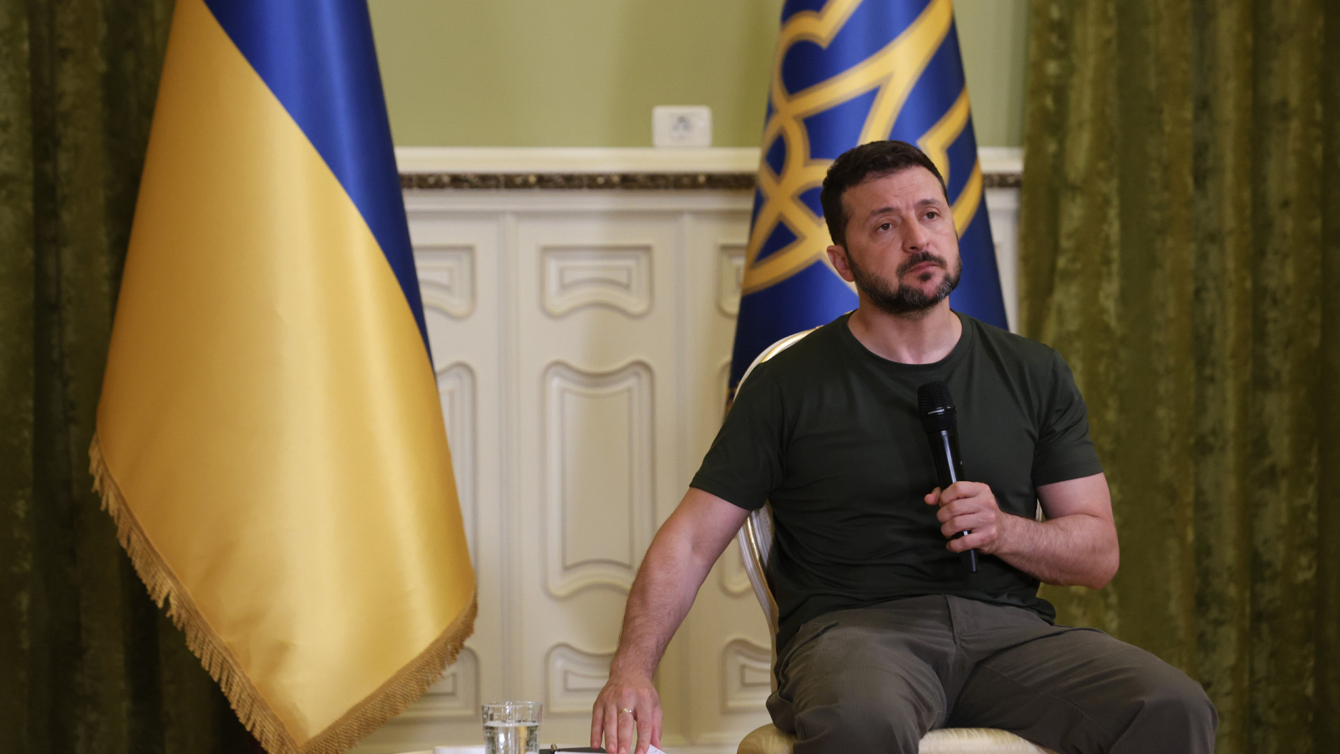 Presidente ucraniano vai participar no jantar real na cimeira da NATO
