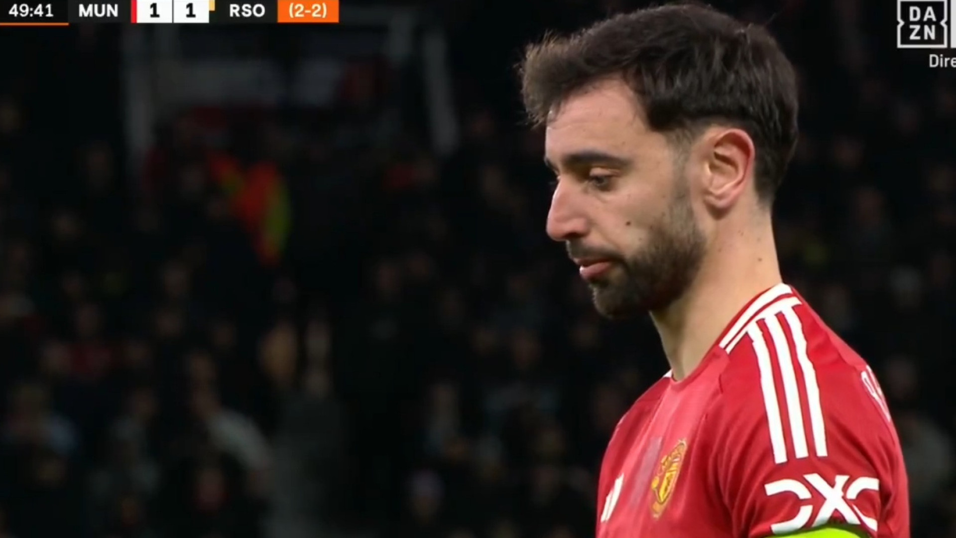 Não há dois sem três. Bruno Fernandes bisa em Old Trafford... de penálti