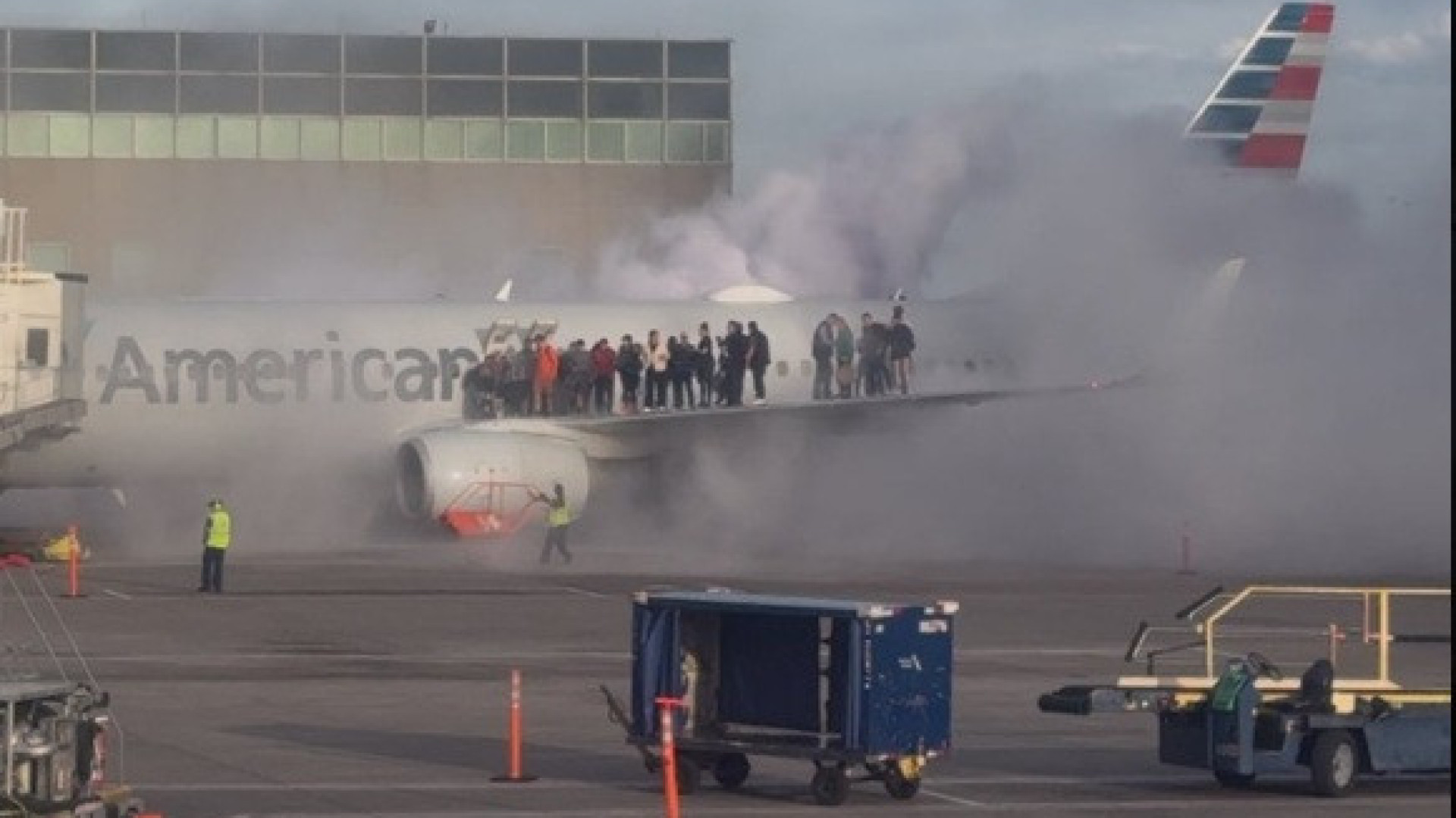 Avião com 178 a bordo incendeia-se em Denver. Não há feridos graves