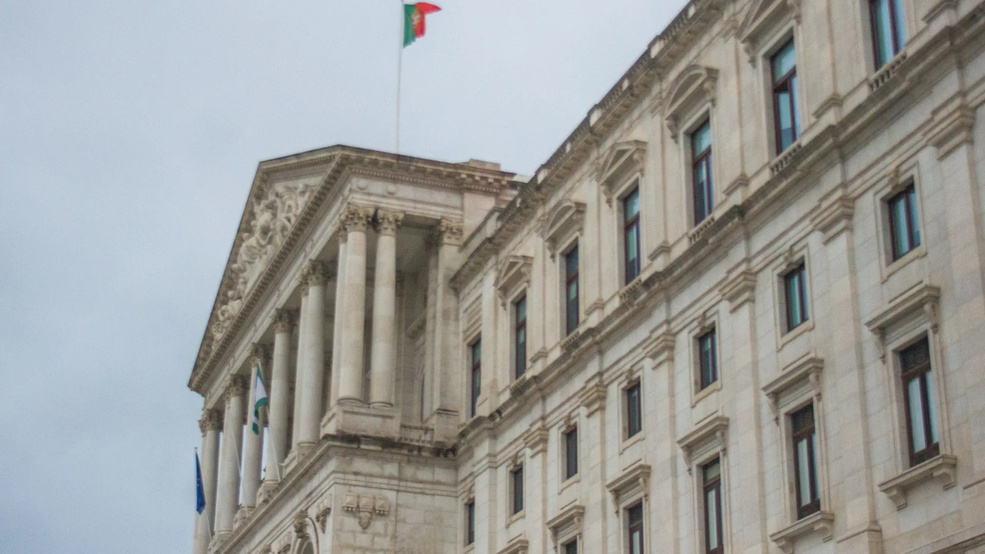 
                    Funcionários da AR apresentam queixa contra o Chega: 