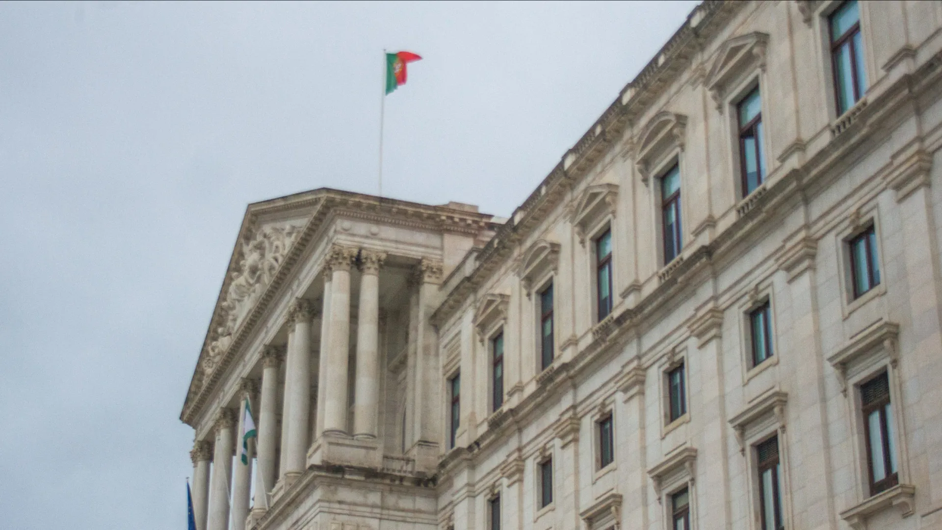 
                    Parlamento chumba propostas para reformar governação do SNS
                